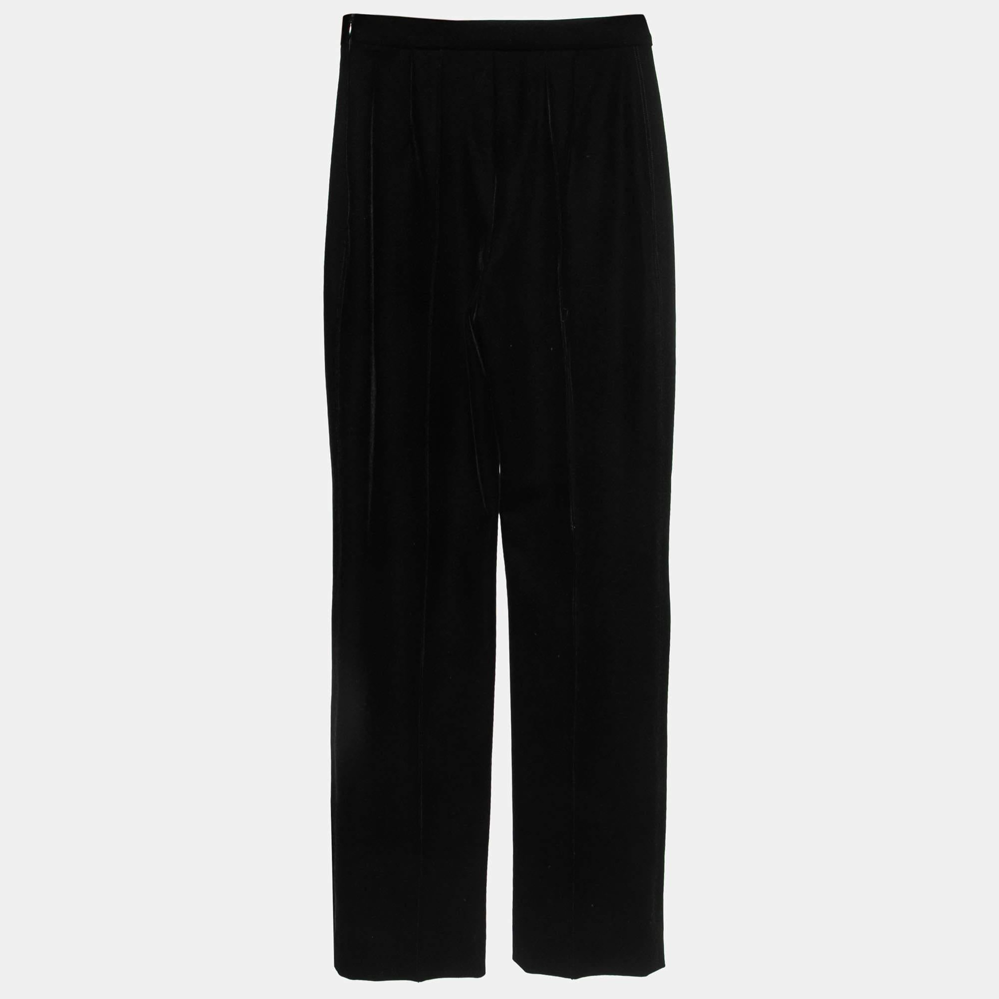Enhance your formal attire with this pair of trousers. Designed into a superb silhouette and fit  this pair of trousers will definitely make you look elegant.