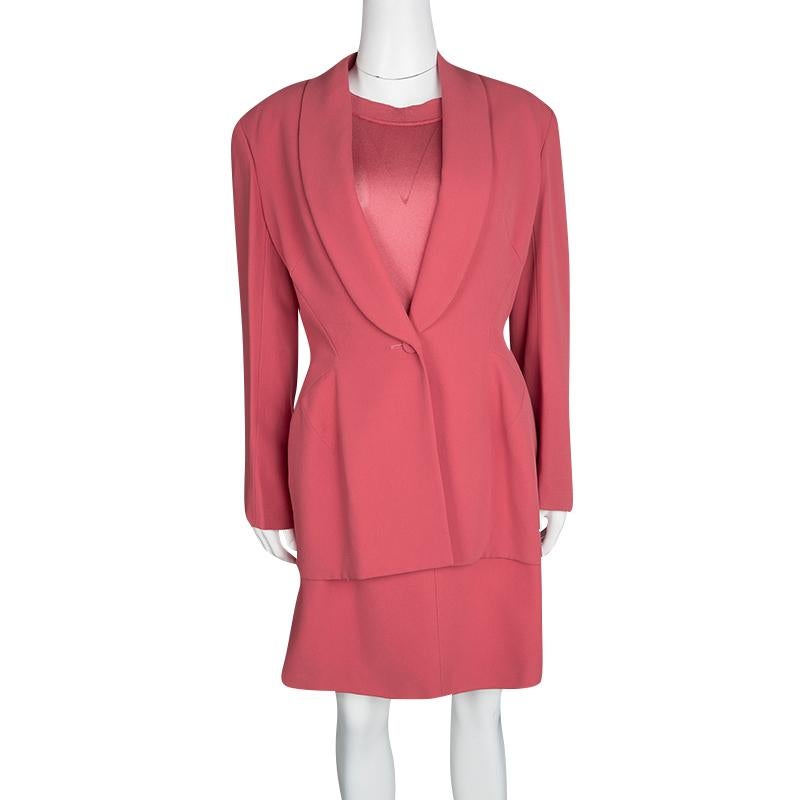 Herve Leger brings you this pink set which includes a top and skirt, as well as a blazer. The mesh top has short sleeves and a round neck, the skirt brings a back zipper and the blazer has a front fastening and long sleeves.

Includes: The Luxury