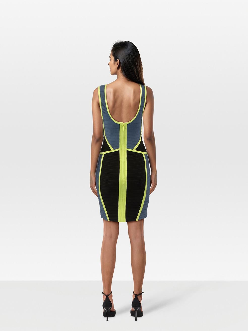 CONDITION is Never worn, with tags. Due to poor storage of the dress, there is discolouration under the left armpit on this new Herve Leger designer resale item. Discolouration may need gentle hand wash contrary to dry clean instructions.
 
 
 
