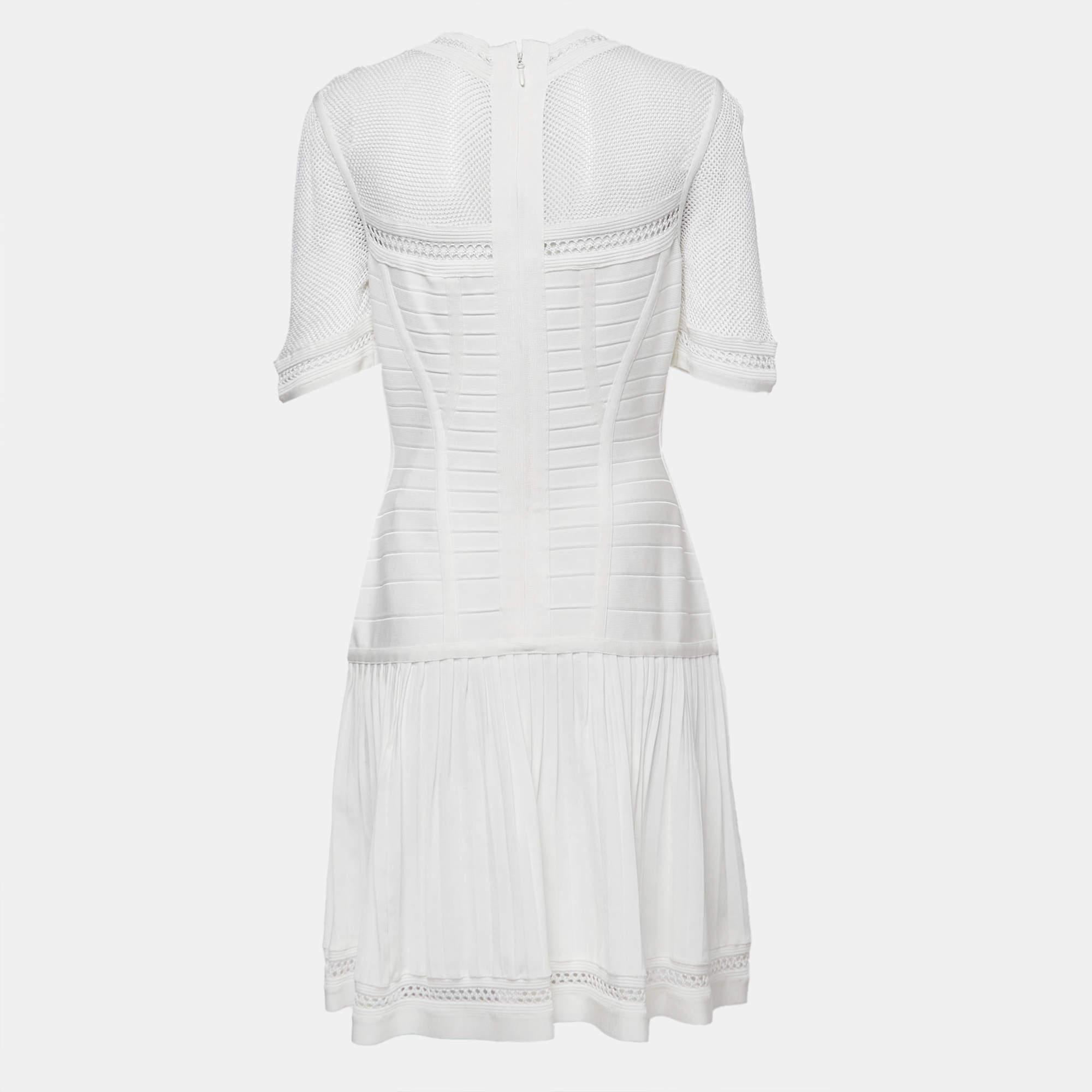 The Herve Leger dress exudes sophistication and allure. Crafted from premium fabric, it clings to the body's curves flawlessly, highlighting feminine silhouettes. The sleeve design and flattering length add a touch of elegance, making it a timeless