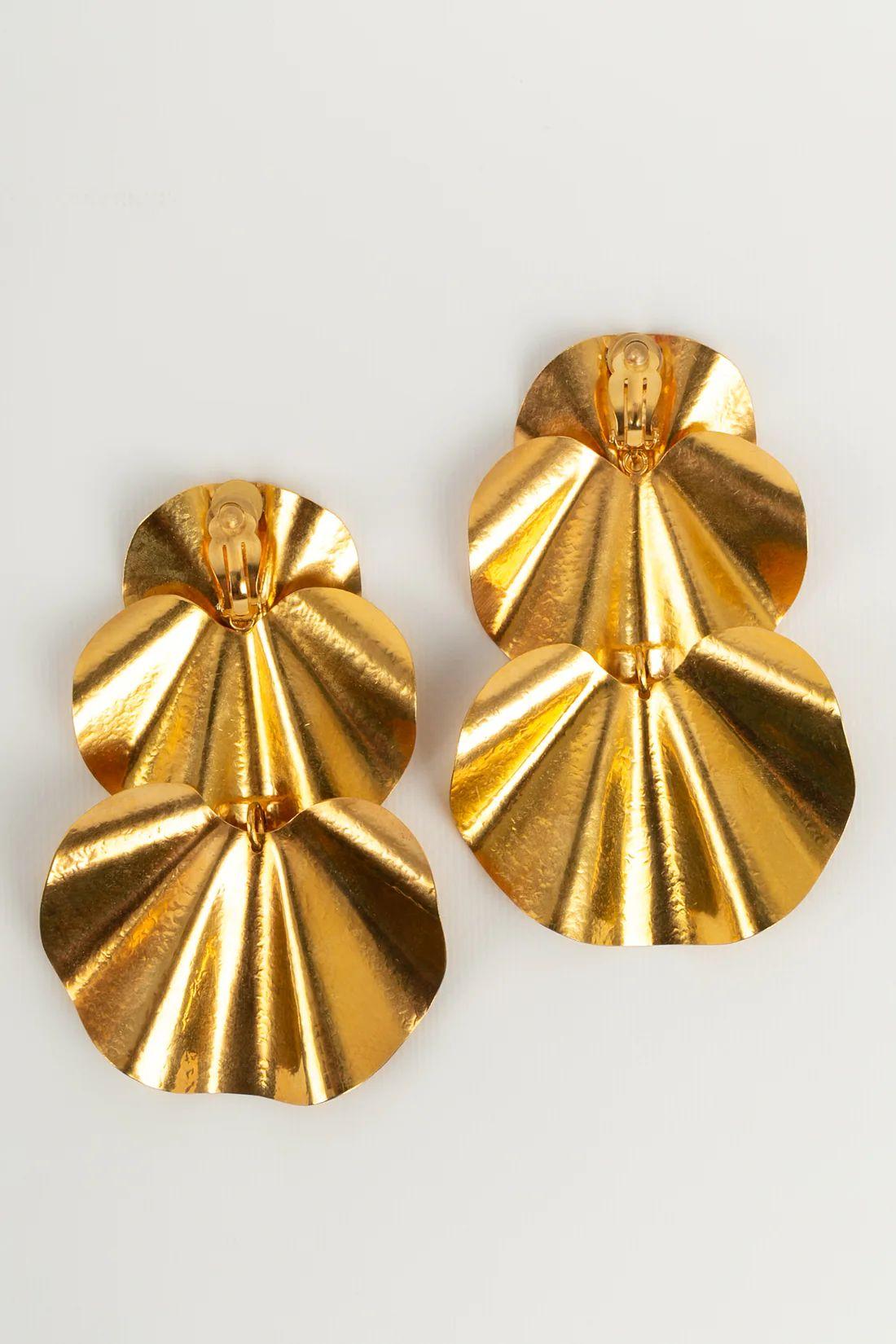 Artist Hervé Van Der Straeten Long Articulated Clip Earrings in Gold Metal