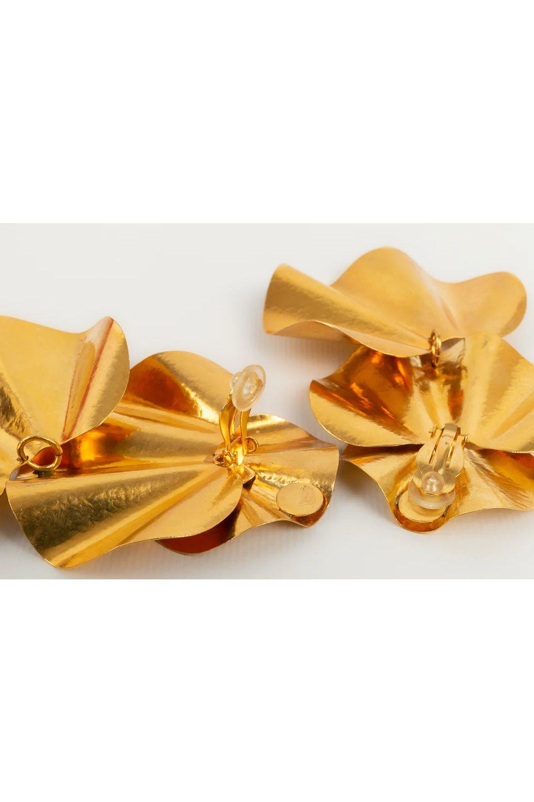 Women's Hervé Van Der Straeten Long Articulated Clip Earrings in Gold Metal