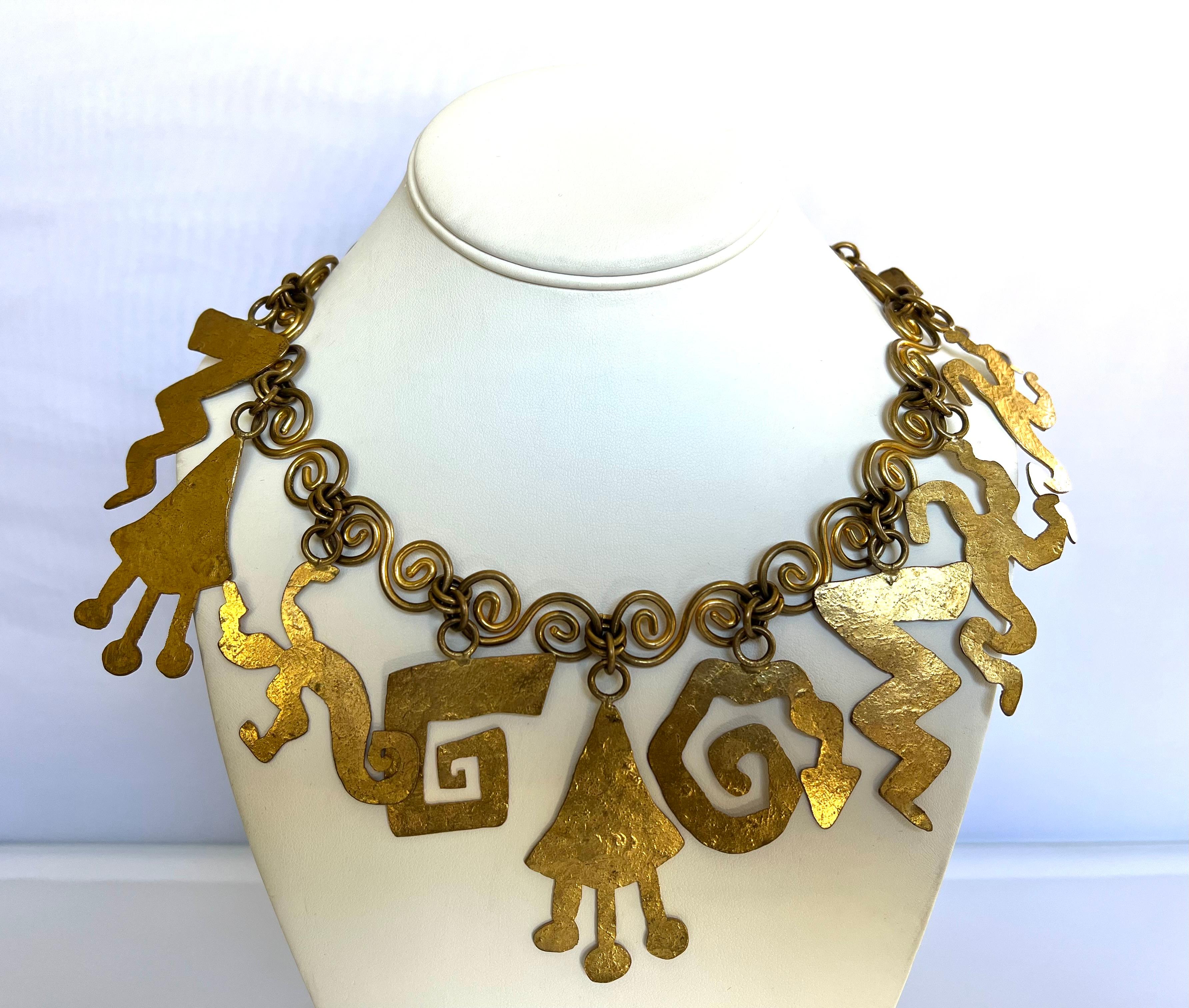 Herve Van der Straeten „Metal Dore“ Gegliederte Charm-Halskette  im Zustand „Gut“ im Angebot in Palm Springs, CA