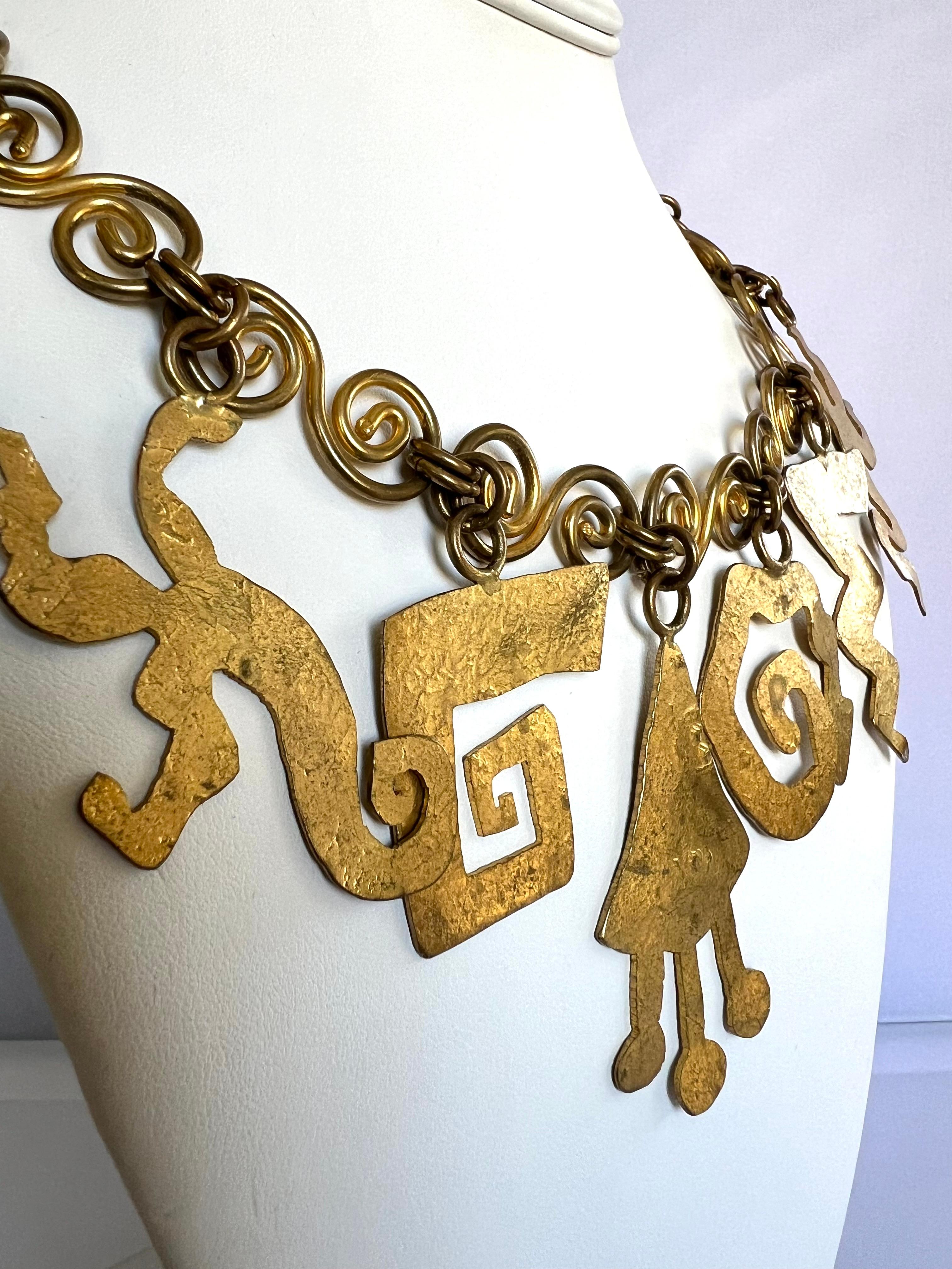 Herve Van der Straeten „Metal Dore“ Gegliederte Charm-Halskette  Damen im Angebot