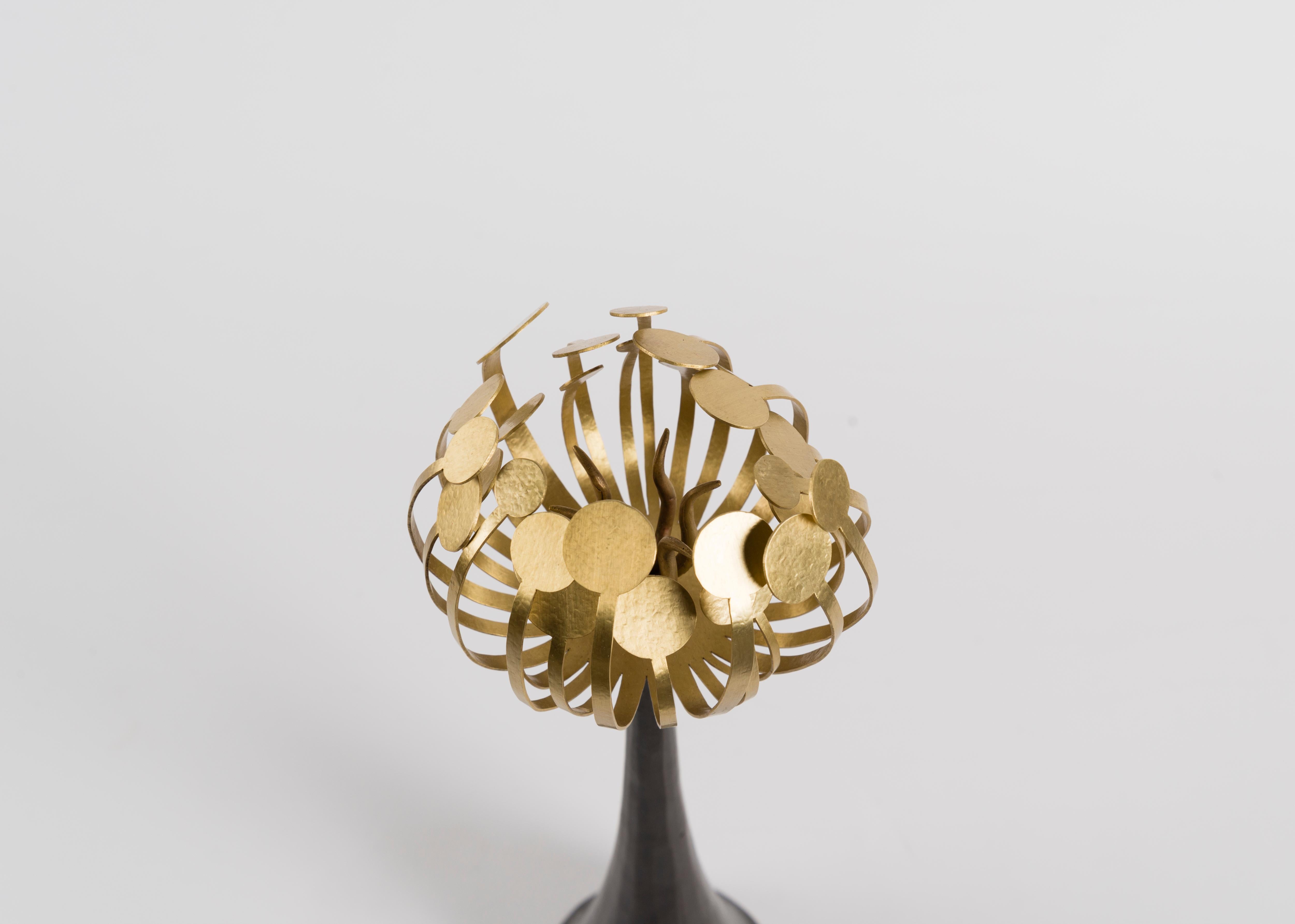 Herve Van Der Straeten, „Pistil“ Kerzenständer aus Bronze, Medium, Frankreich, 2011 (Französisch) im Angebot