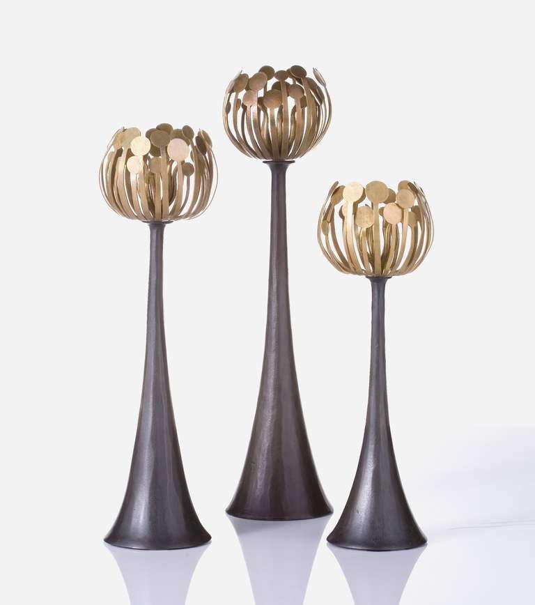Herve Van Der Straeten, „Pistil“ Kerzenständer aus Bronze, Medium, Frankreich, 2011 (Patiniert) im Angebot