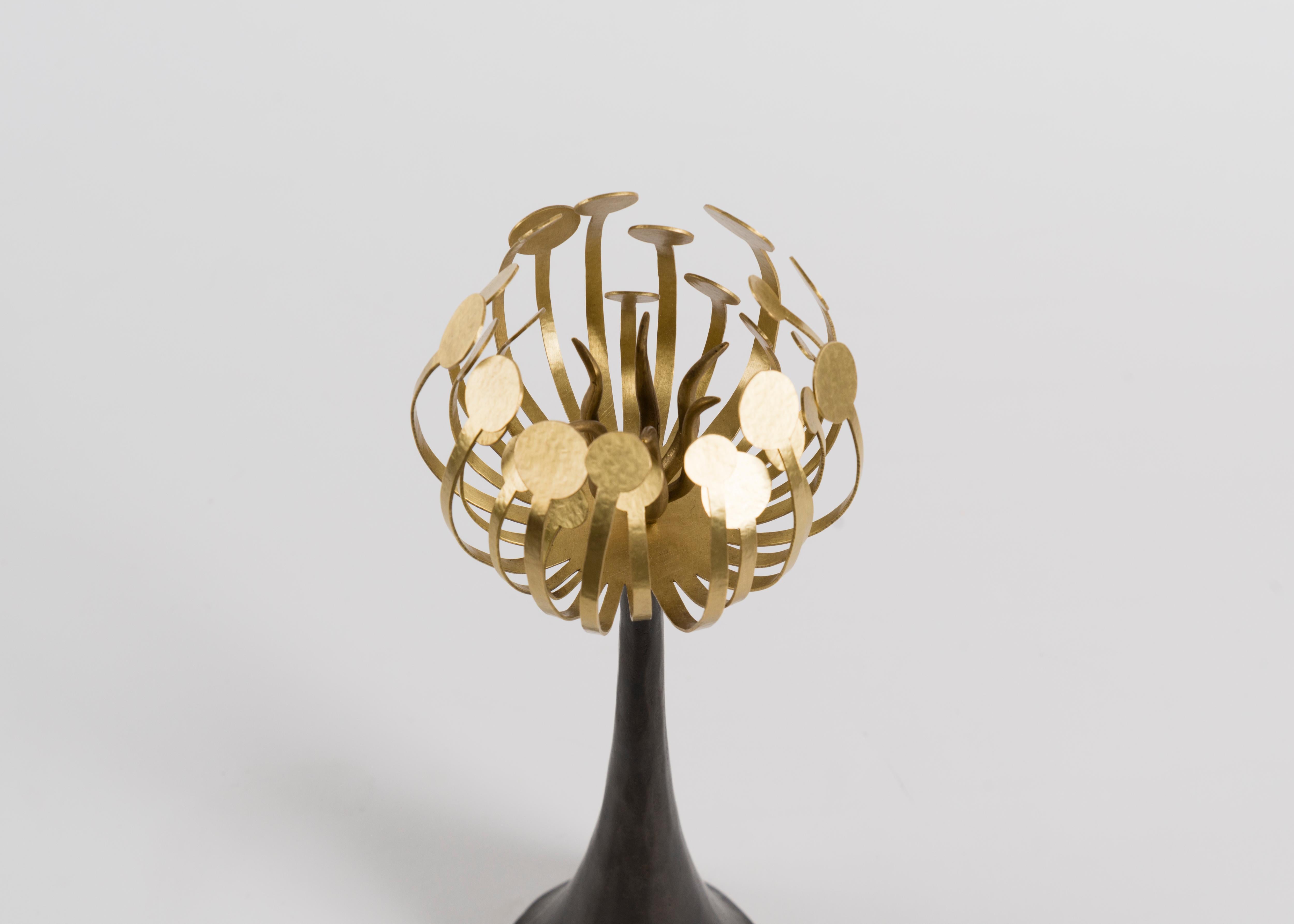 Français Hervé van der Straeten, Petit chandelier en bronze 