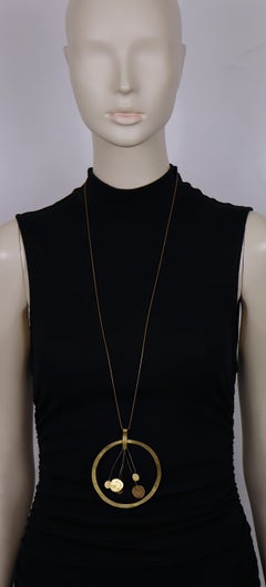 Herve Van Der Straeten Collana con ciondolo a forma di coriandoli d'oro d'epoca