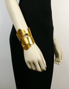 Herve Van Der Straeten Brazalete vintage en tono dorado