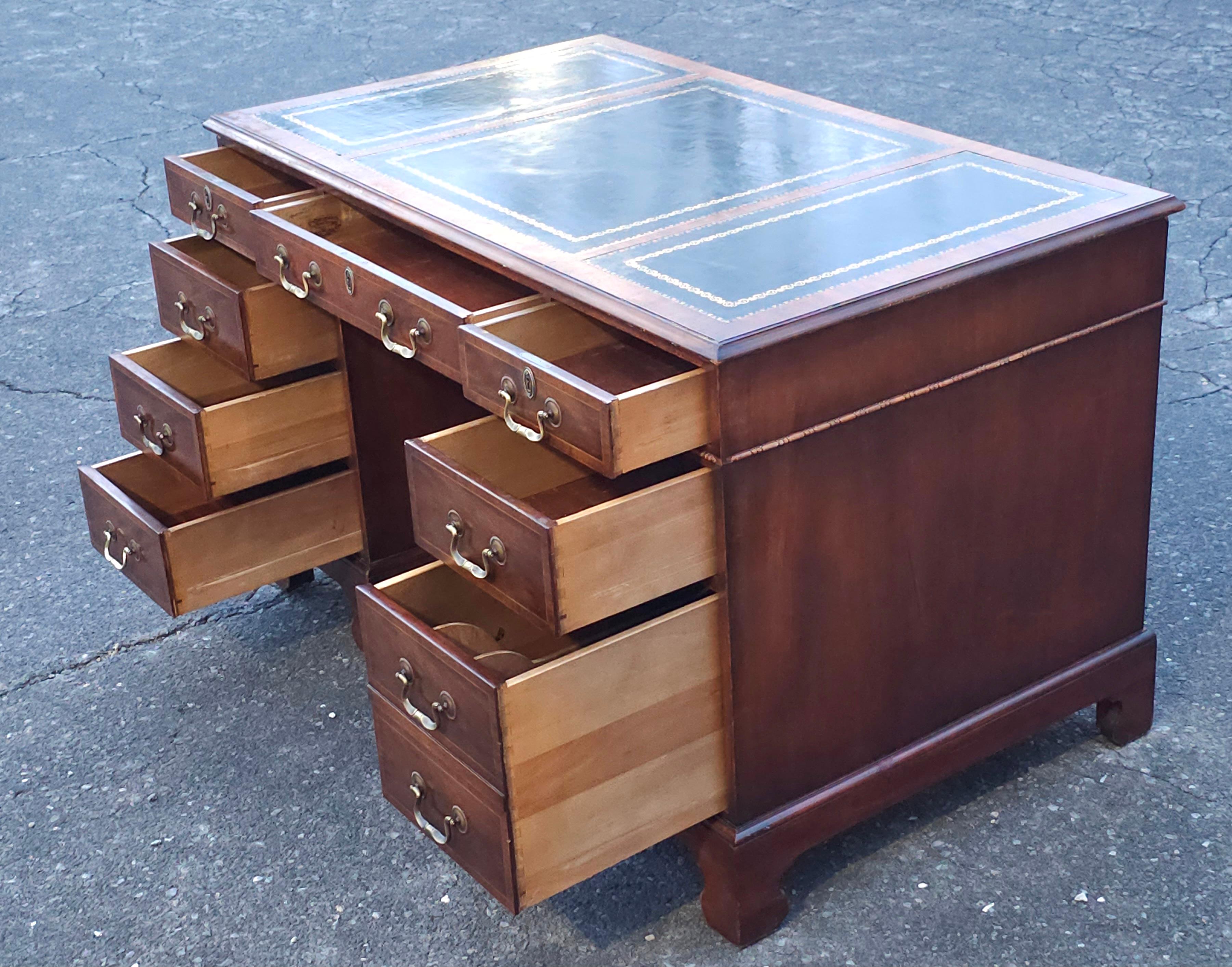 Hespeler Furniture Chippendale Mahogany Inlays and Green Leather Top Desk For Sale 5