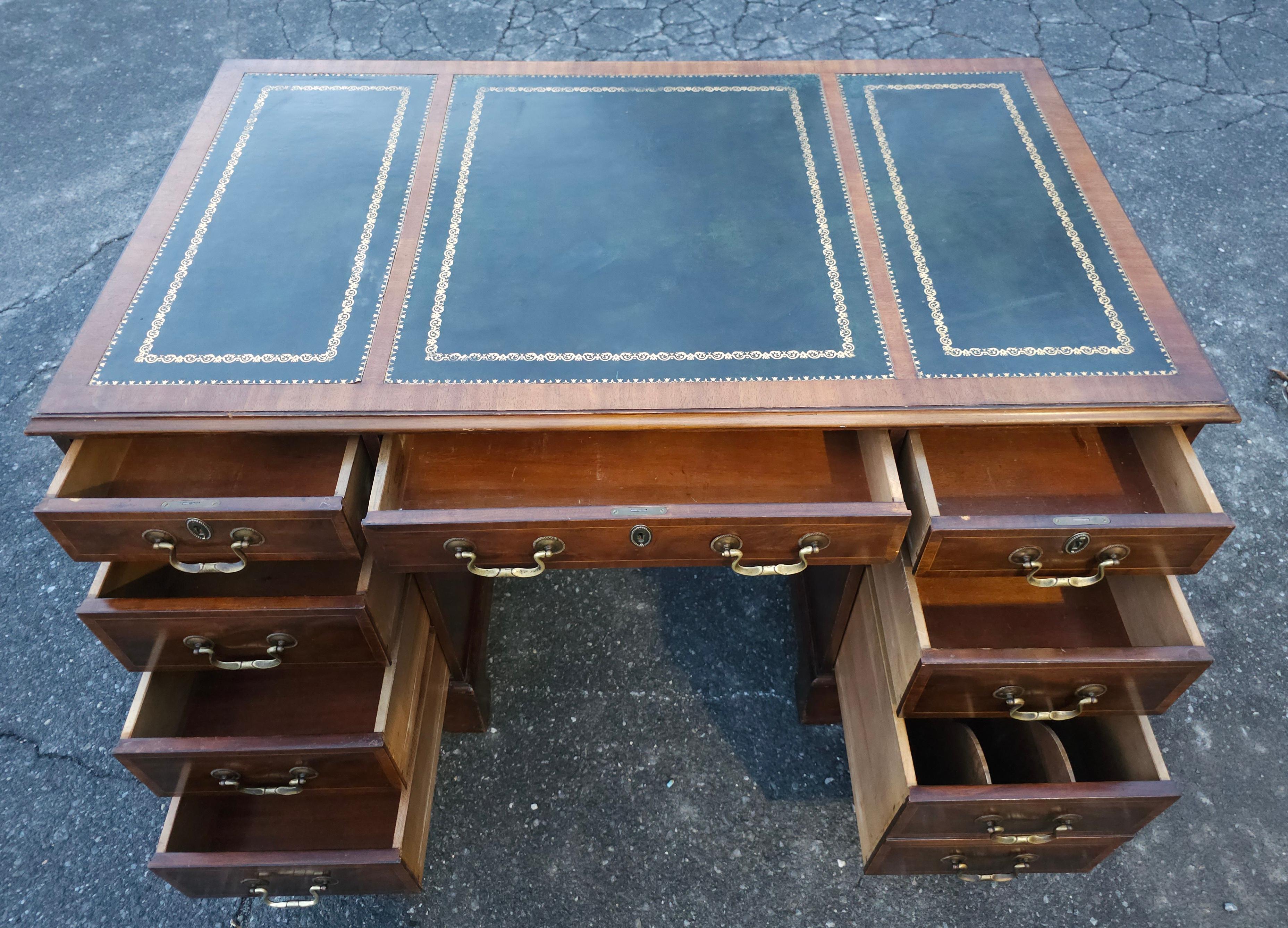 Hespeler Furniture Chippendale Mahogany Inlays and Green Leather Top Desk For Sale 3
