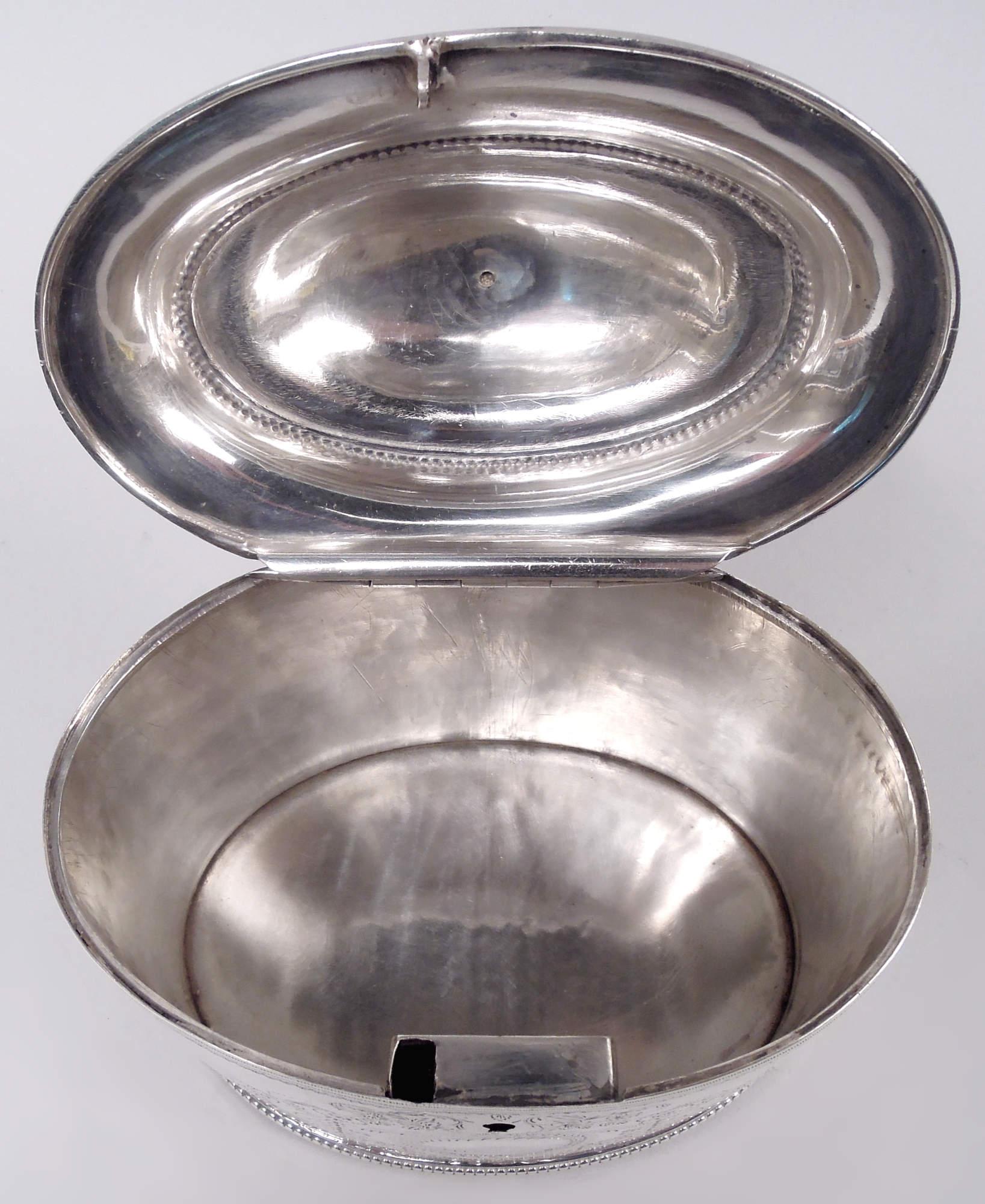 Hester Bateman English Georgian Neoclassical Tea Caddy with Spoon, 1784 In Good Condition For Sale In New York, NY