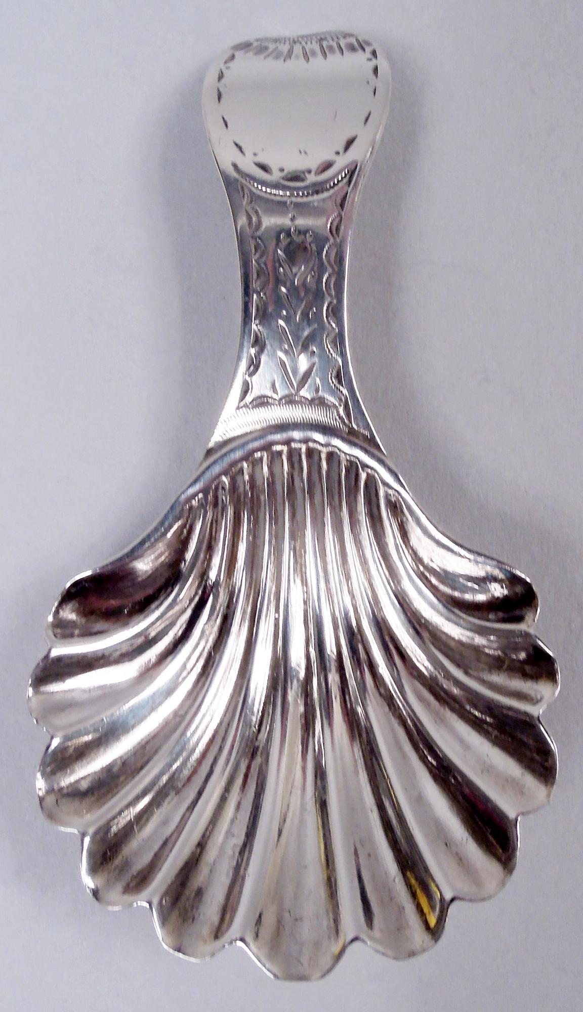 Hester Bateman English Georgian Neoclassical Tea Caddy with Spoon, 1784 For Sale 2