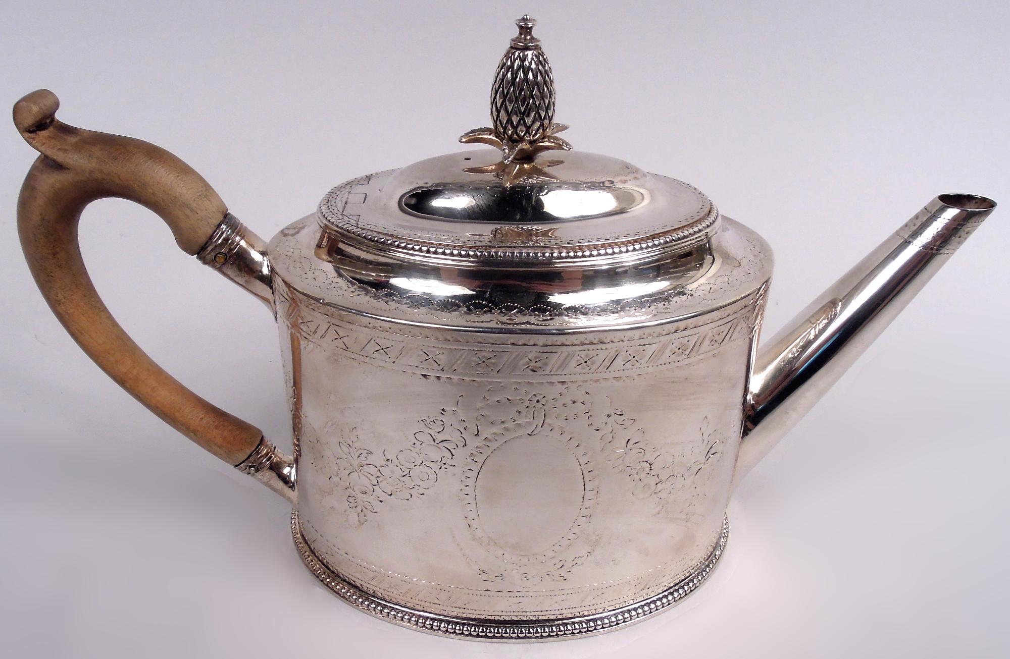 Hester Bateman English Georgian Neoclassical Teapot, 1780 In Good Condition For Sale In New York, NY