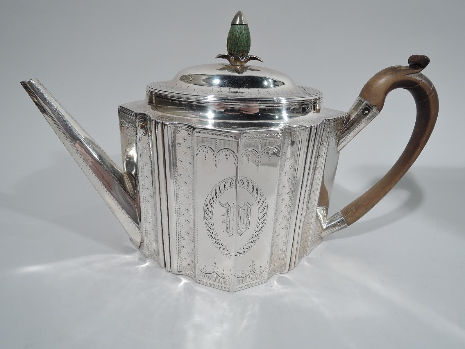 Hester Bateman English Georgian Neoclassical Teapot In Good Condition In New York, NY