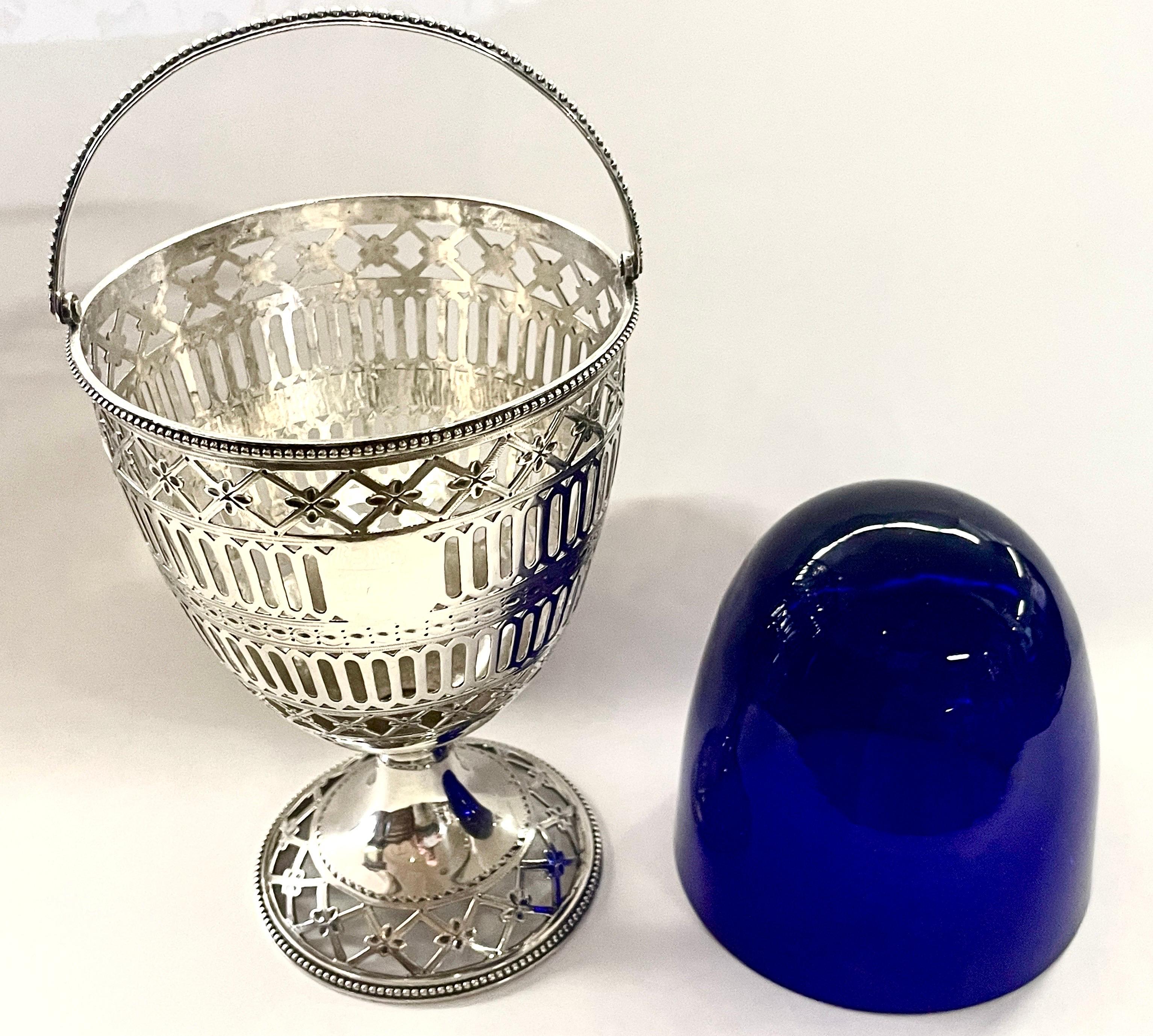 Hester Bateman Geo. III Cestino per dolci o zucchero in argento con rivestimento in vetro cobalto in vendita 3
