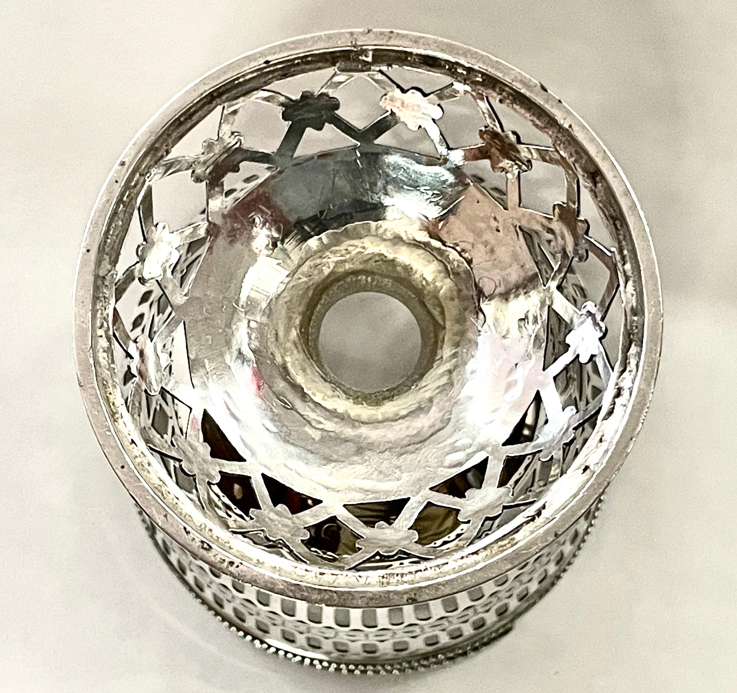 Hester Bateman Geo. III Cestino per dolci o zucchero in argento con rivestimento in vetro cobalto in vendita 8