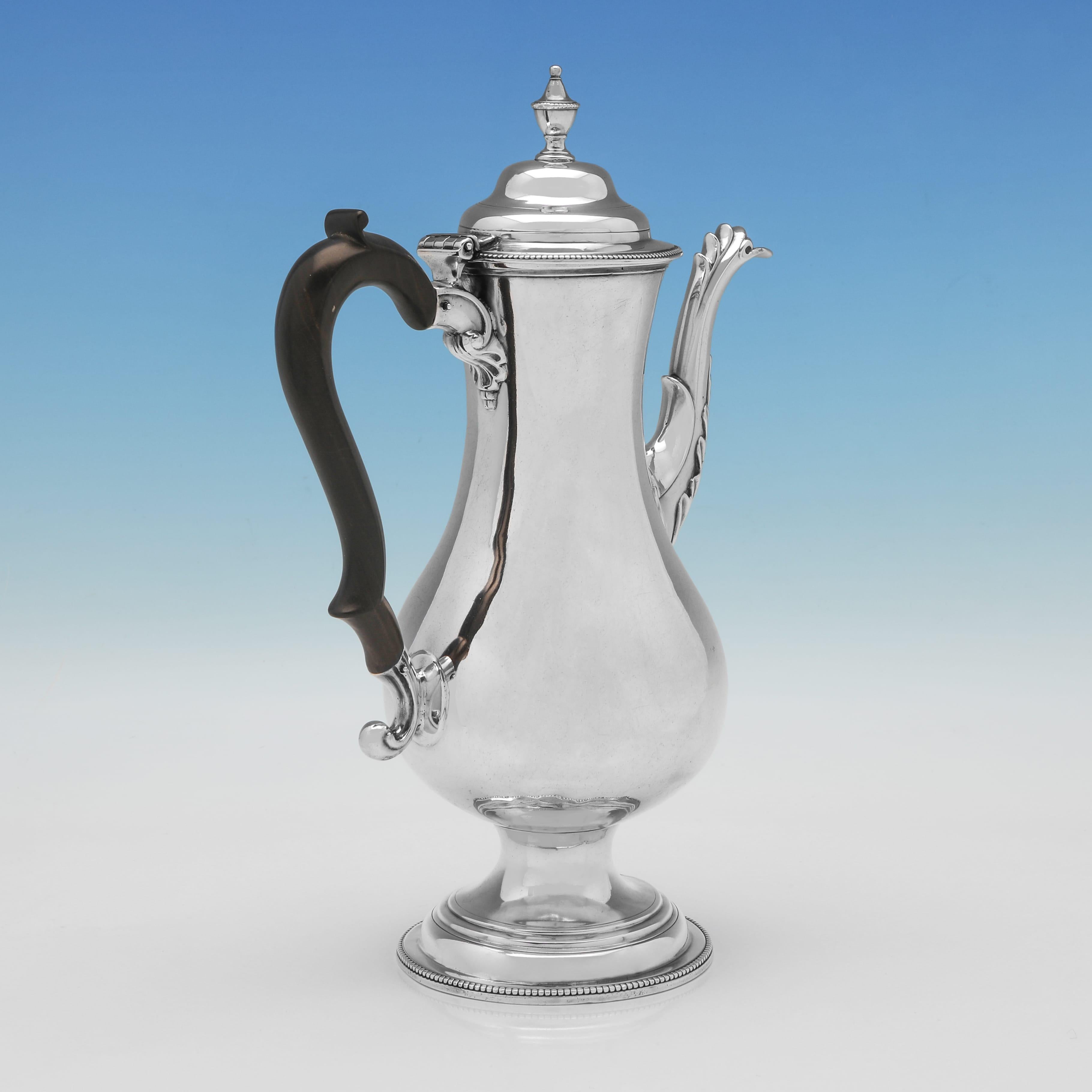 George III Hester Bateman - London 1781 cafetière en argent massif en vente