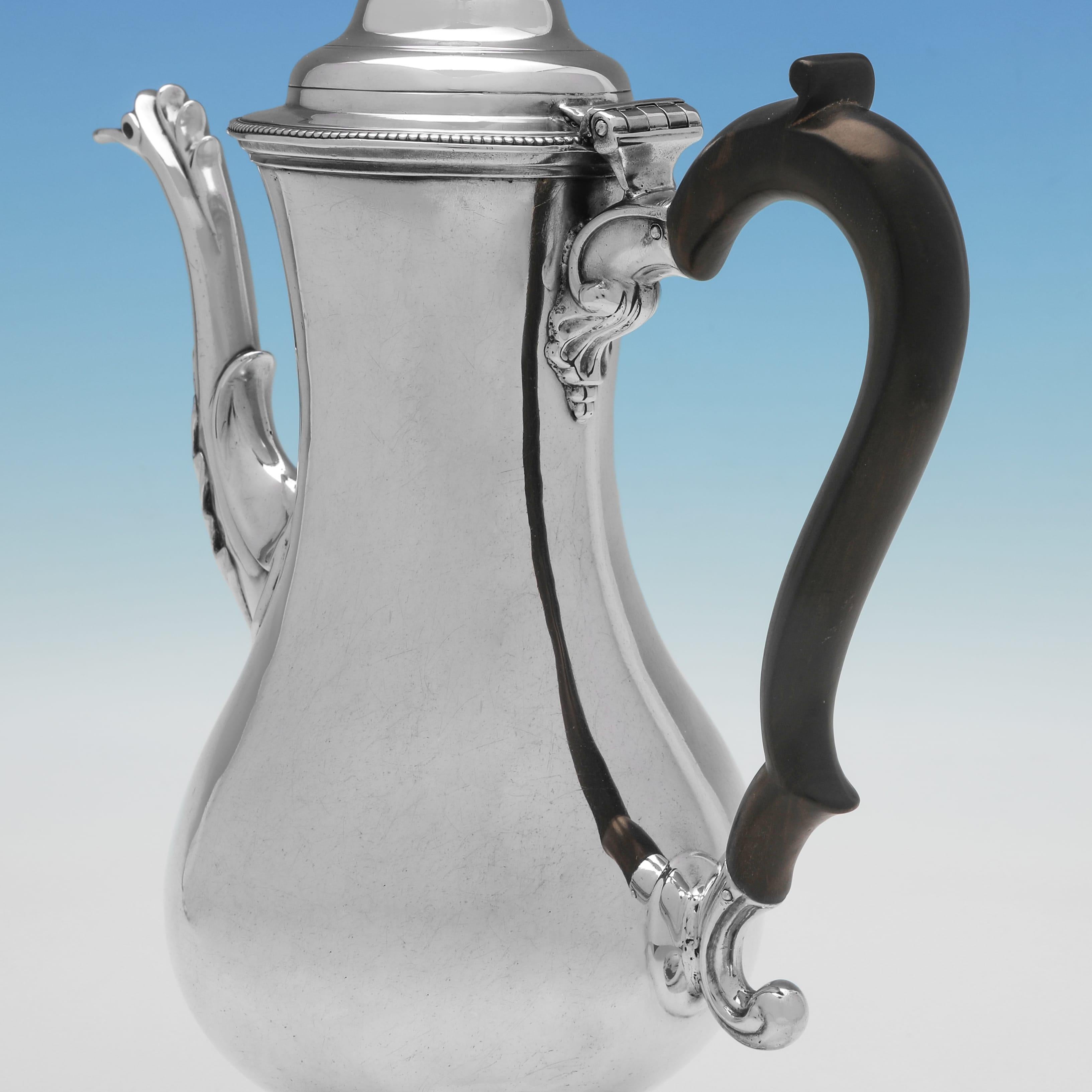 Fin du XVIIIe siècle Hester Bateman - London 1781 cafetière en argent massif en vente