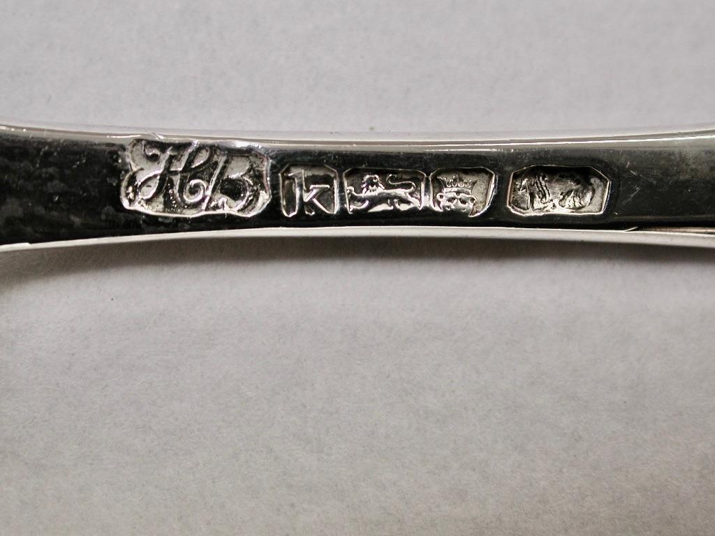 Hester Bateman Silber Mark Schaufel datiert 1785 London Assay
Antike silberne Markschaufeln wurden verwendet, um die schmackhaften Markstücke aus Rinderknochen herauszukitzeln - eine große Delikatesse in der georgischen Zeit. Sie sind in der Regel