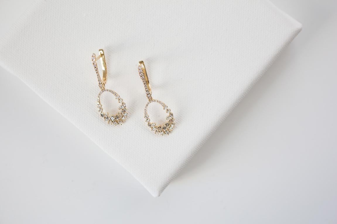 Hestia Modern Illuminate Baguette Diamond Pendant Gold Necklace In New Condition For Sale In Toronto, Ontario