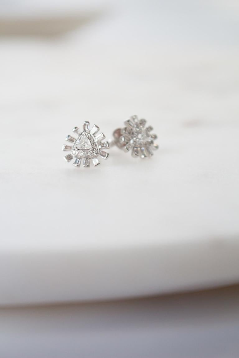 Hestia Modern Glamour Diamond Cluster White Gold Stud Earrings In New Condition For Sale In Toronto, Ontario