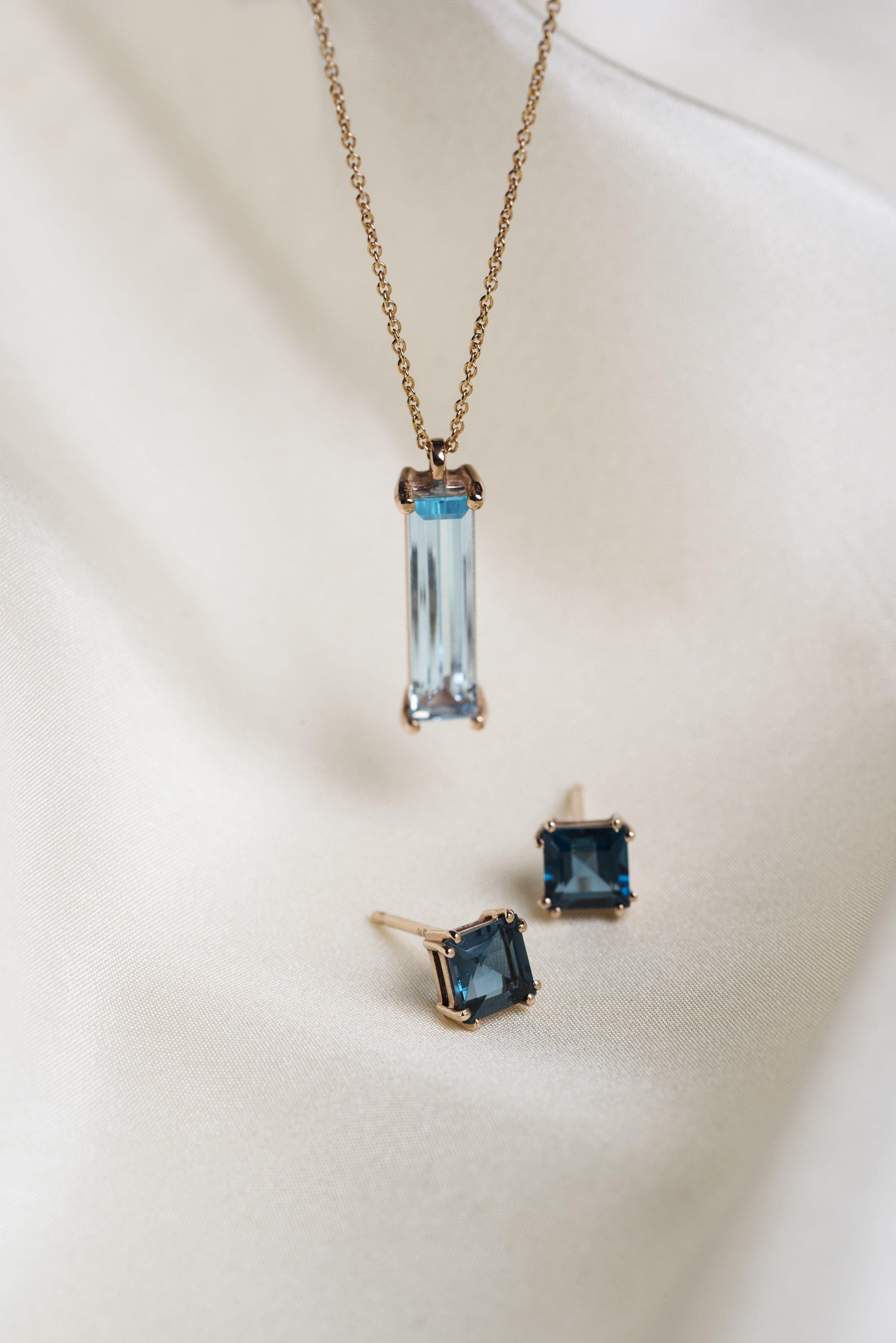 Emerald Cut Hestia Modern Elizabeth Aquamarine Gemstone Pendant Necklace For Sale