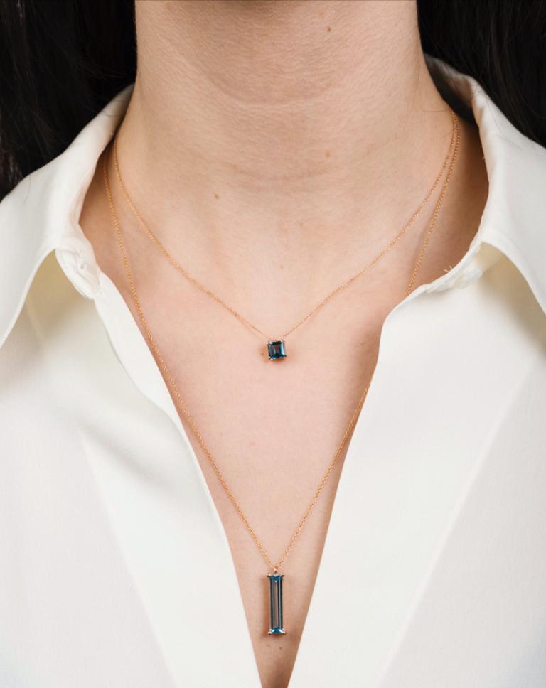 Hestia Modern London Blue Topaz Princess Cut Gemstone Audrey Necklace In New Condition For Sale In Toronto, Ontario