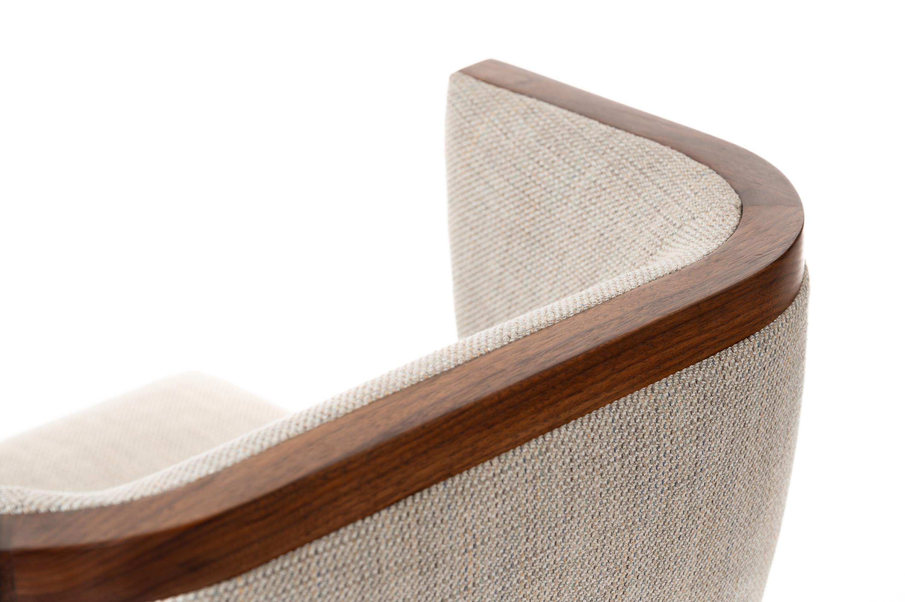 XXIe siècle et contemporain Chaise tournante à jupe Heston en vente