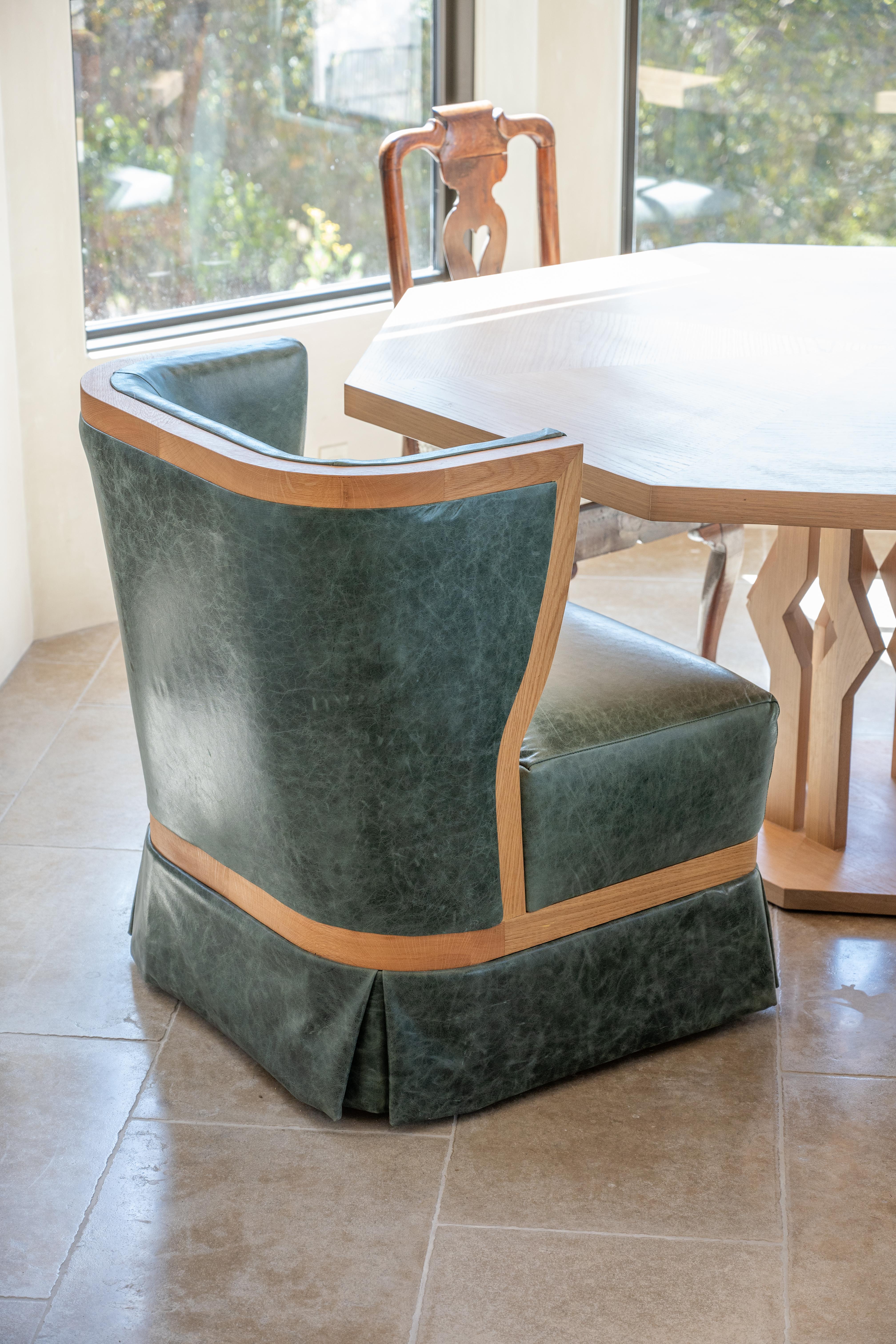 Chaise tournante à jupe Heston en vente 2