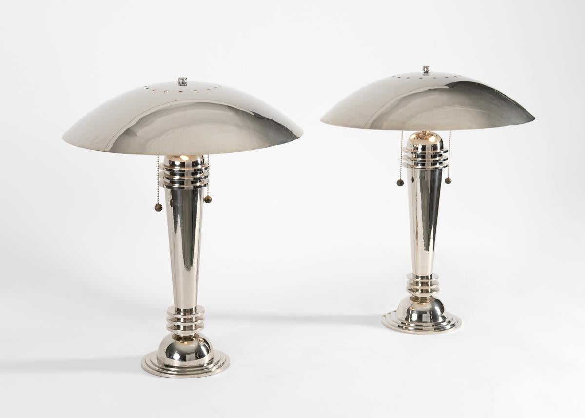 Diese Lampen stammen aus der persönlichen Sammlung von Thierry Despont (1948 - 2023), der vielleicht am besten für sein Architekturbüro bekannt ist - er spielte eine wichtige Rolle bei der Restaurierung der Freiheitsstatue, der Neugestaltung des
