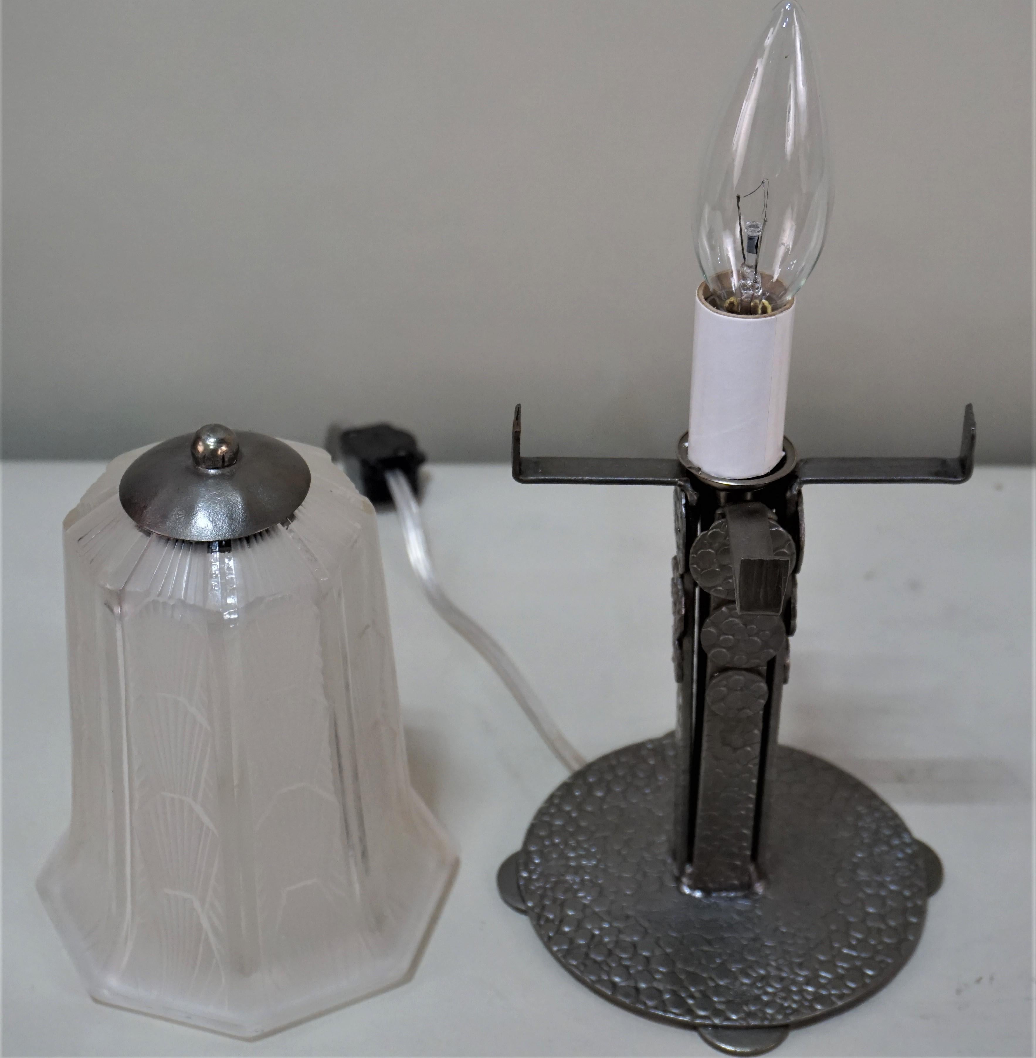 Glass Hettier & Vincent Art Deco Table Lamp