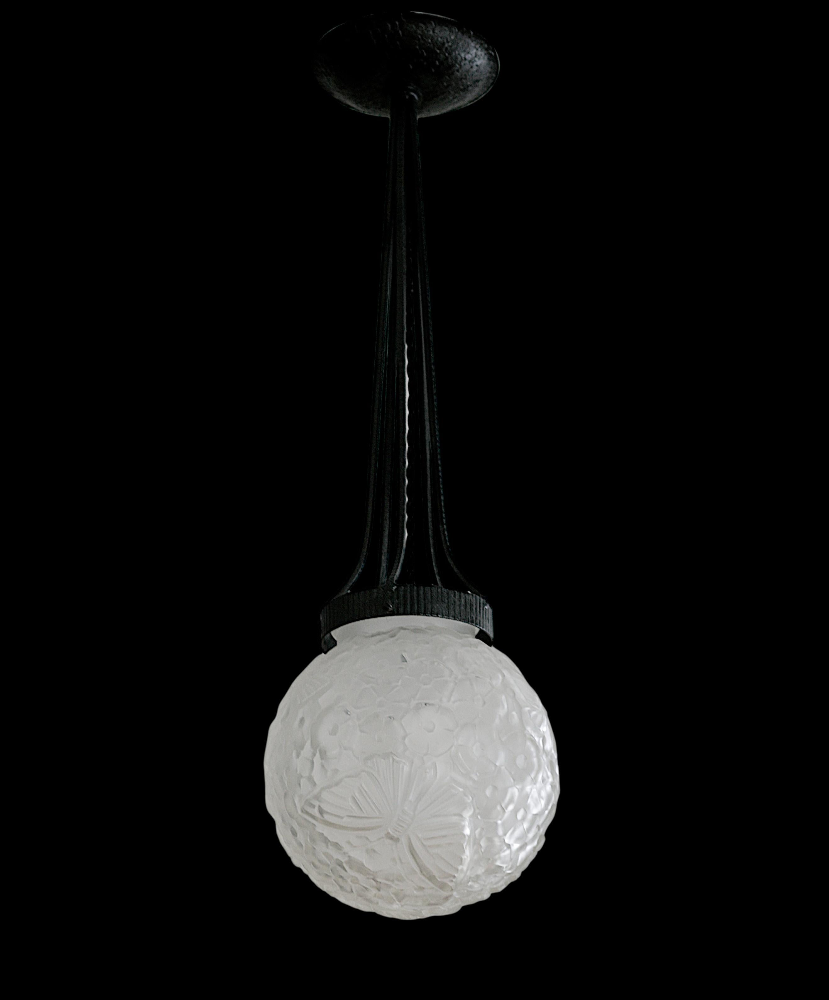 Francese HETTIER & Vincent Lampada a soffitto a farfalla in stile Art Déco francese, 1920 in vendita