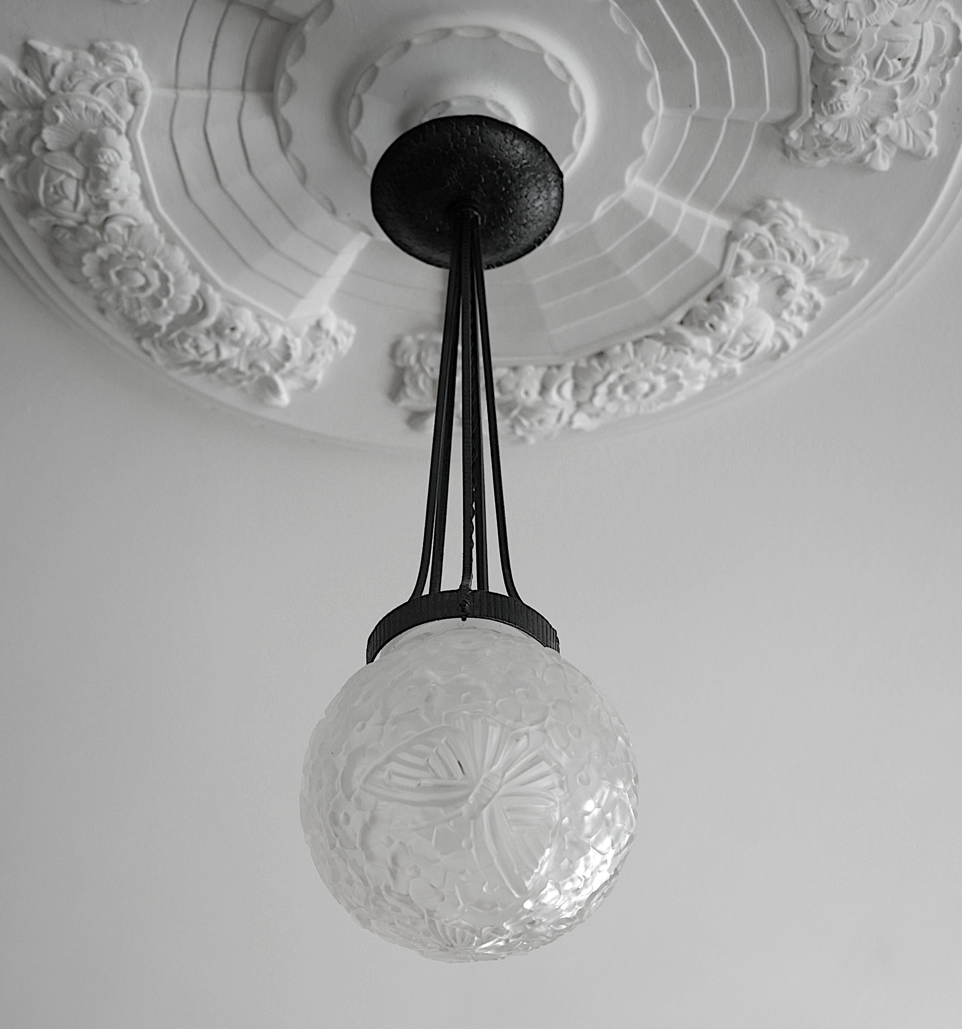 Satinato HETTIER & Vincent Lampada a soffitto a farfalla in stile Art Déco francese, 1920 in vendita