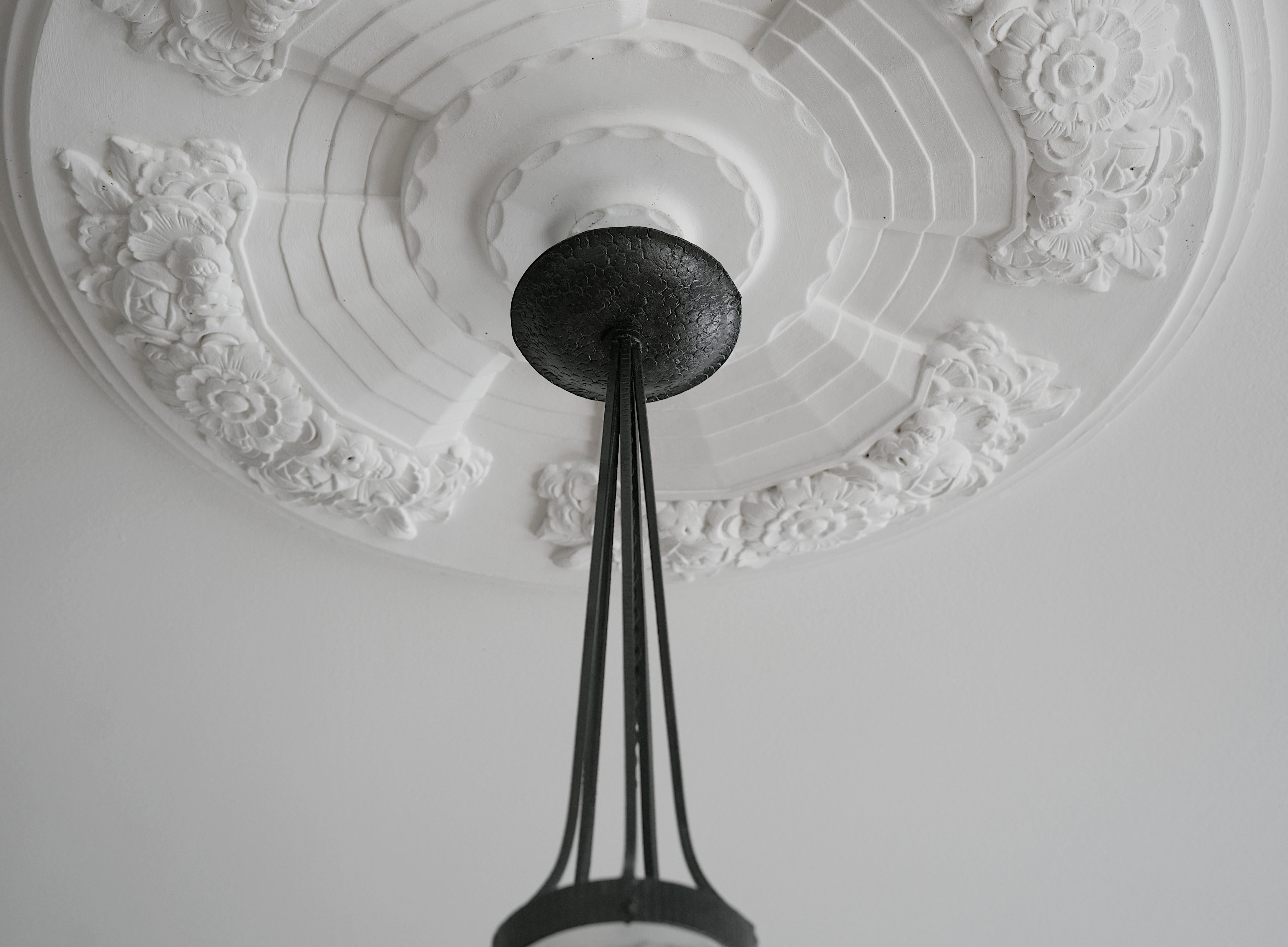 Inizio XX secolo HETTIER & Vincent Lampada a soffitto a farfalla in stile Art Déco francese, 1920 in vendita