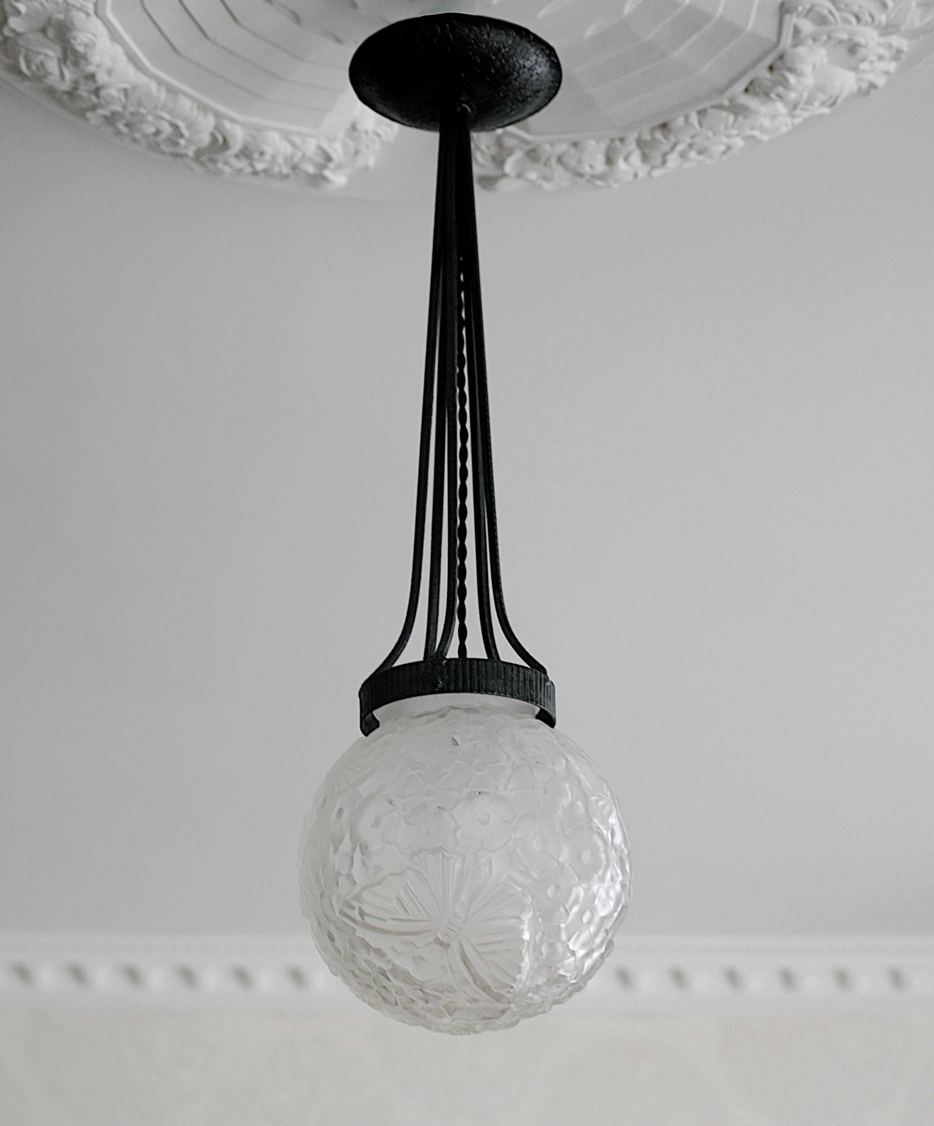 Vetro HETTIER & Vincent Lampada a soffitto a farfalla in stile Art Déco francese, 1920 in vendita