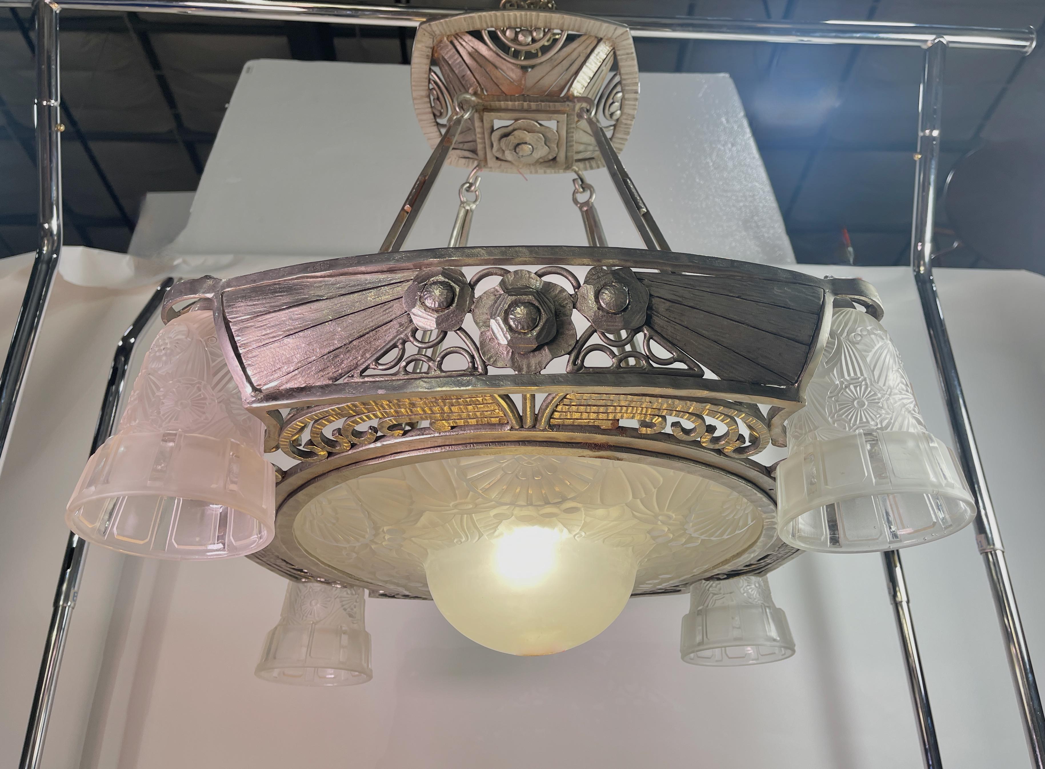 Hettier & Vincent Französischer Art Deco Kronleuchter (Art déco) im Angebot