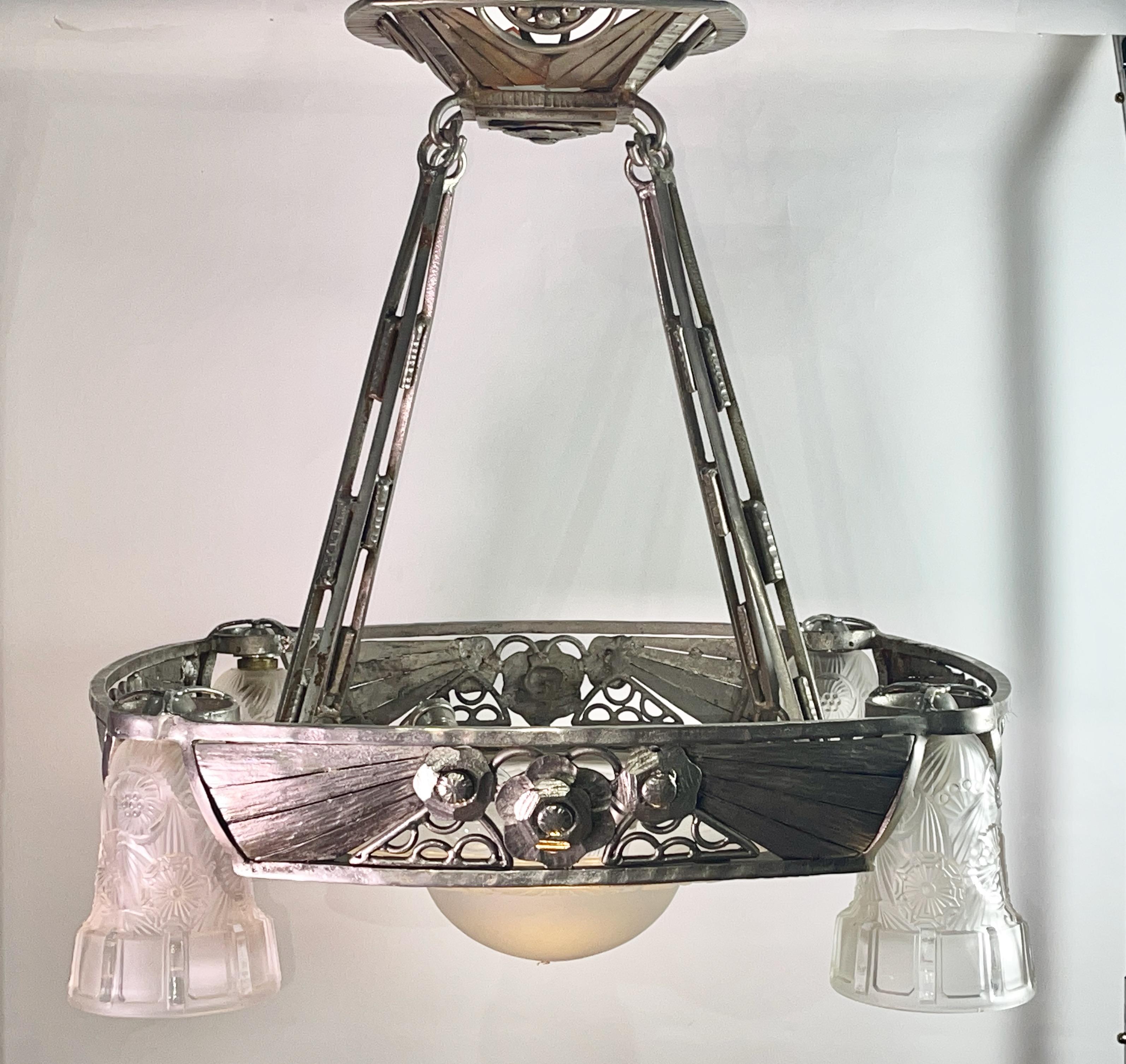 Hettier & Vincent Französischer Art Deco Kronleuchter im Zustand „Gut“ im Angebot in Hanover, MA