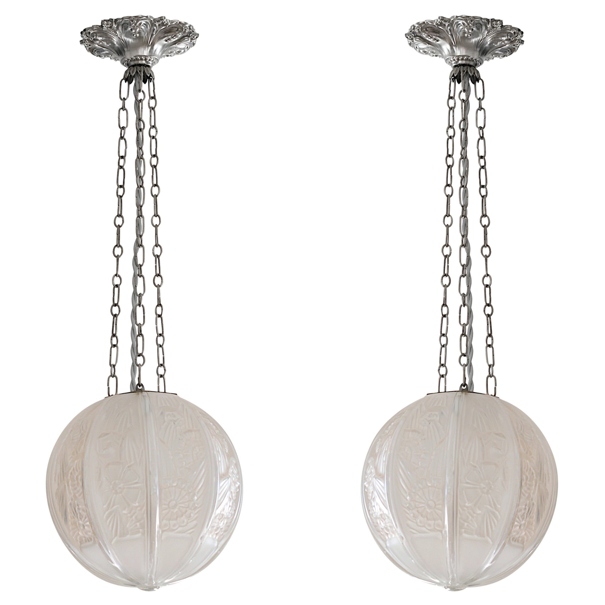 Hettier-Vincent Pair of French Art Deco Pendants Chandeliers, circa 1925