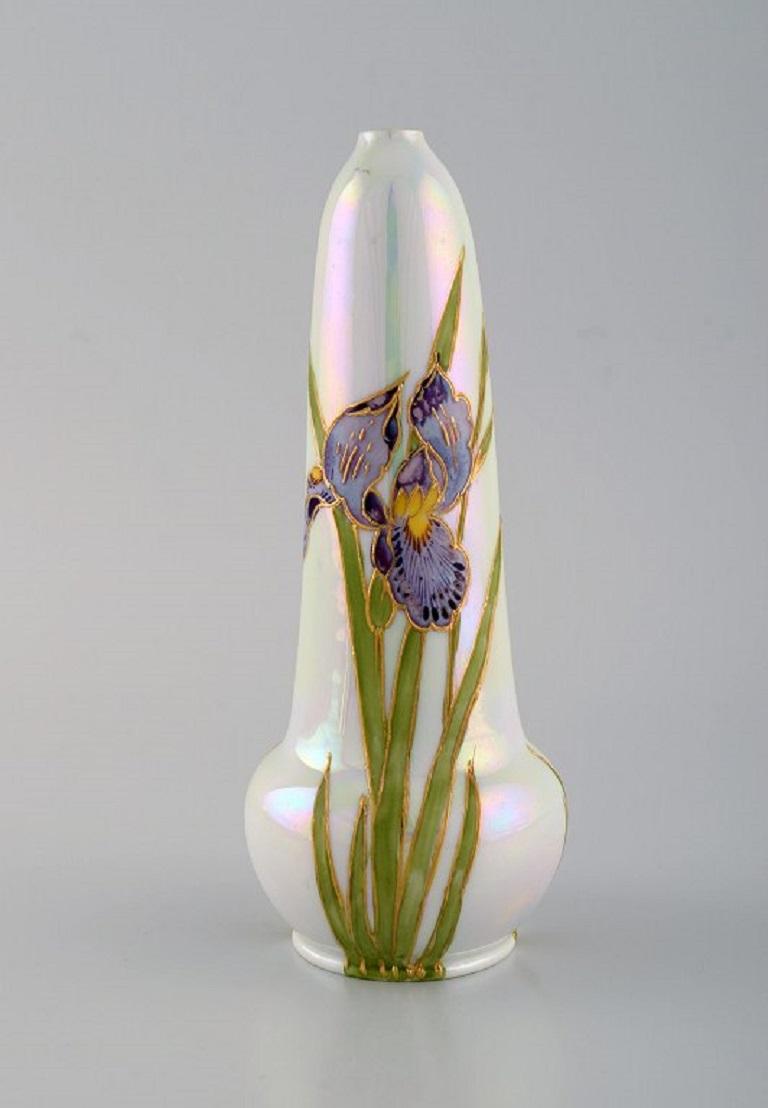 Heubach, Germany. Two antique Art Nouveau vases in porcelain with hand-painted flowers. Ca. 1900.
Measures: 16.5 x 7 cm.
In excellent condition.
Stamped.