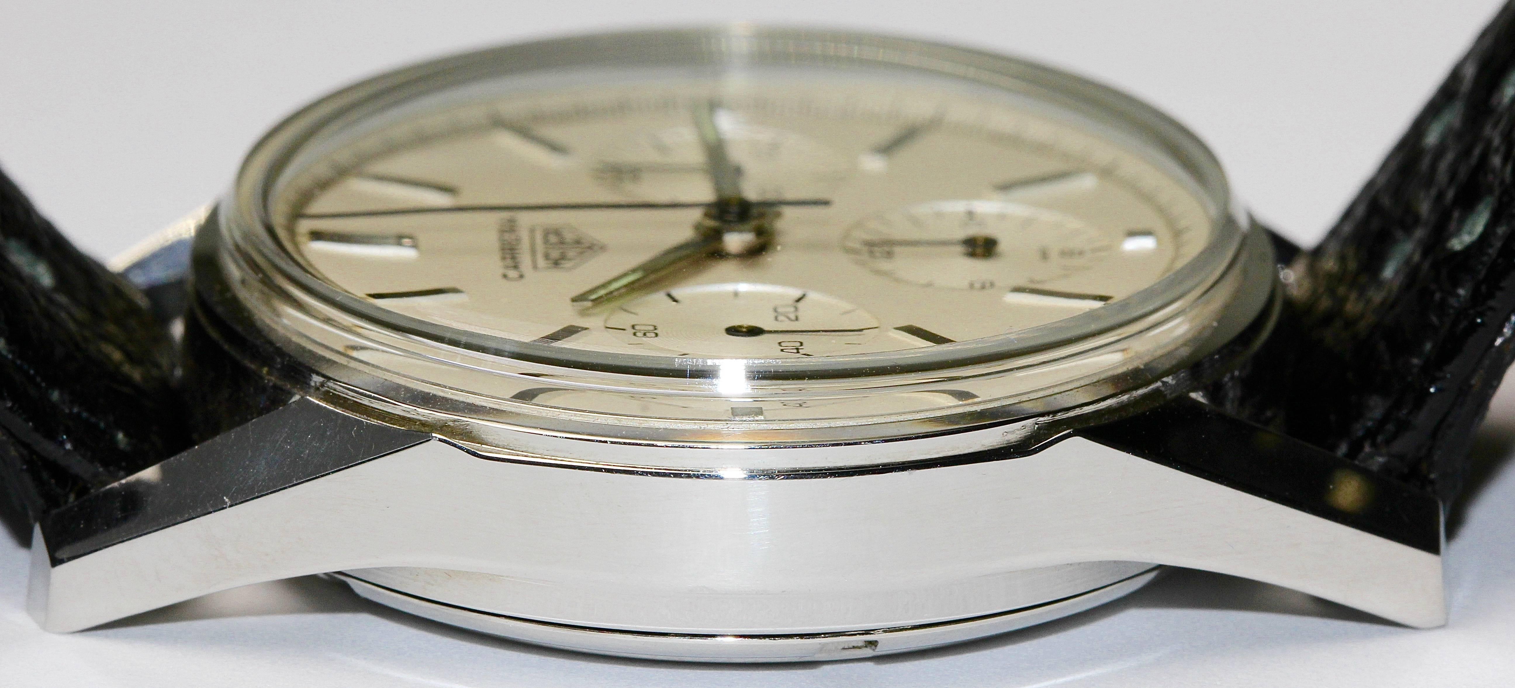 Heuer Carrera 'Eggshell White' Vintage Chronograph Ref. 2447S with Original Box In Good Condition In Berlin, DE