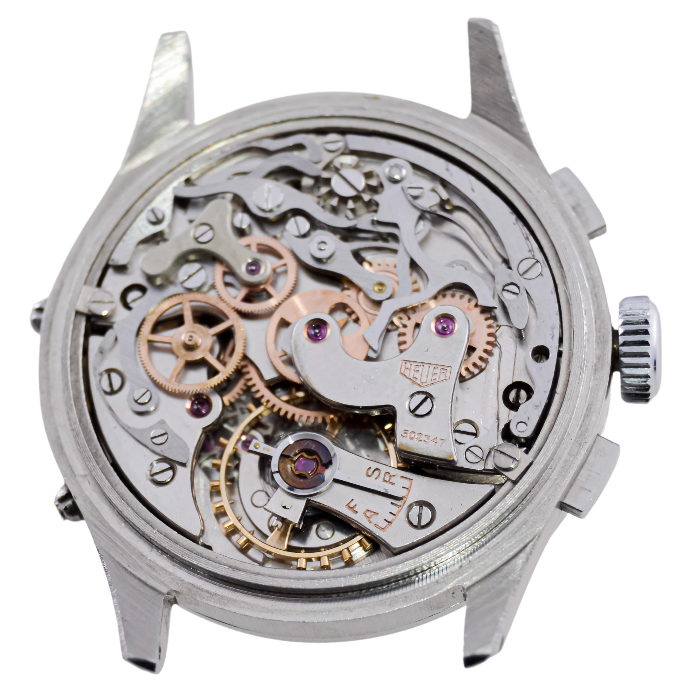 Montre-bracelet chronographe Heuer triple date en acier inoxydable avec cadran d'origine en vente 7