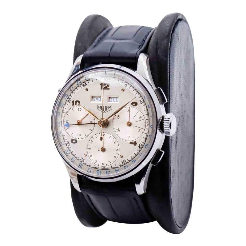 Montre-bracelet chronographe Heuer triple date en acier inoxydable avec cadran d'origine Excellent état - En vente à Long Beach, CA