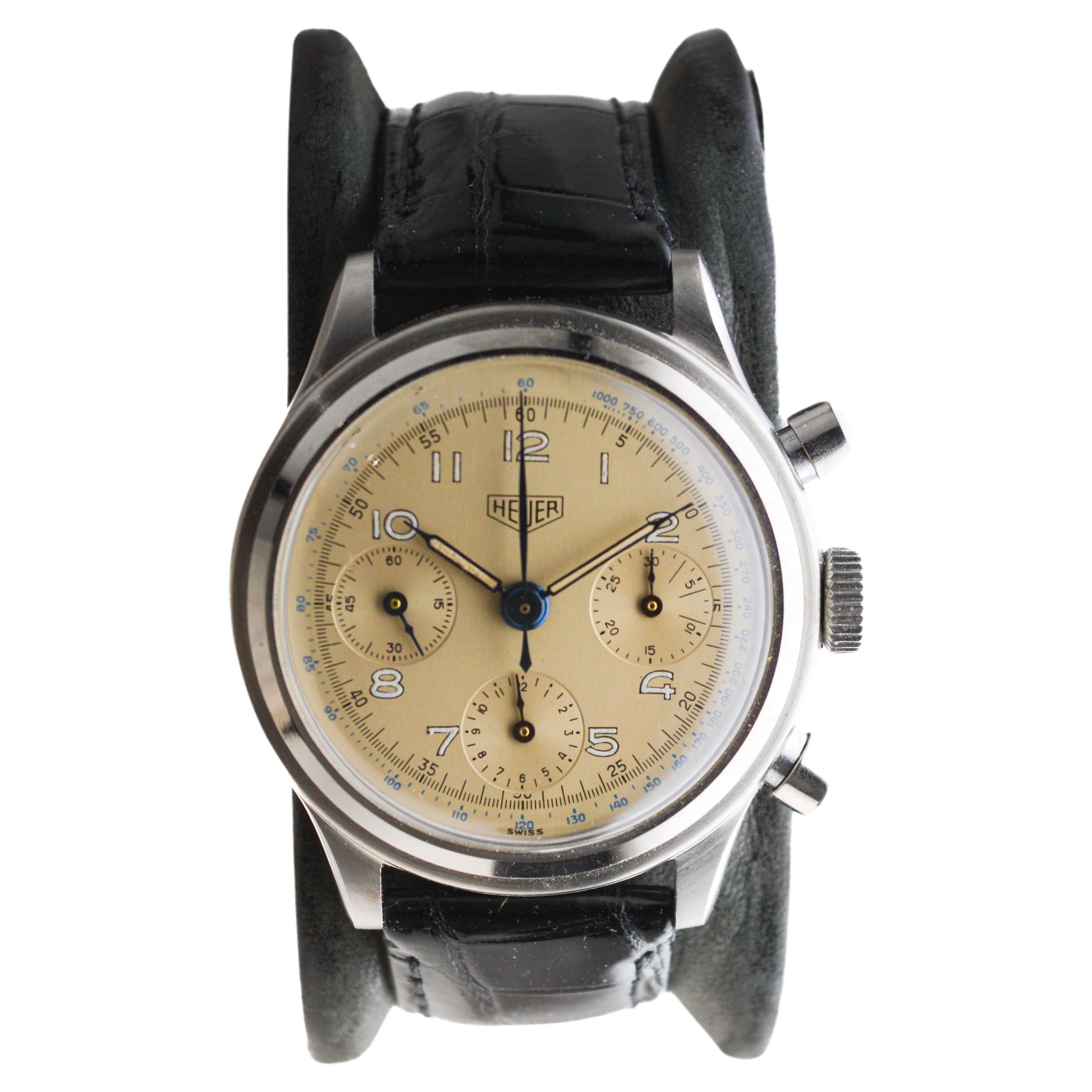 Montre chronographe manuelle Heuer en acier inoxydable étanche à trois registres Excellent état - En vente à Long Beach, CA