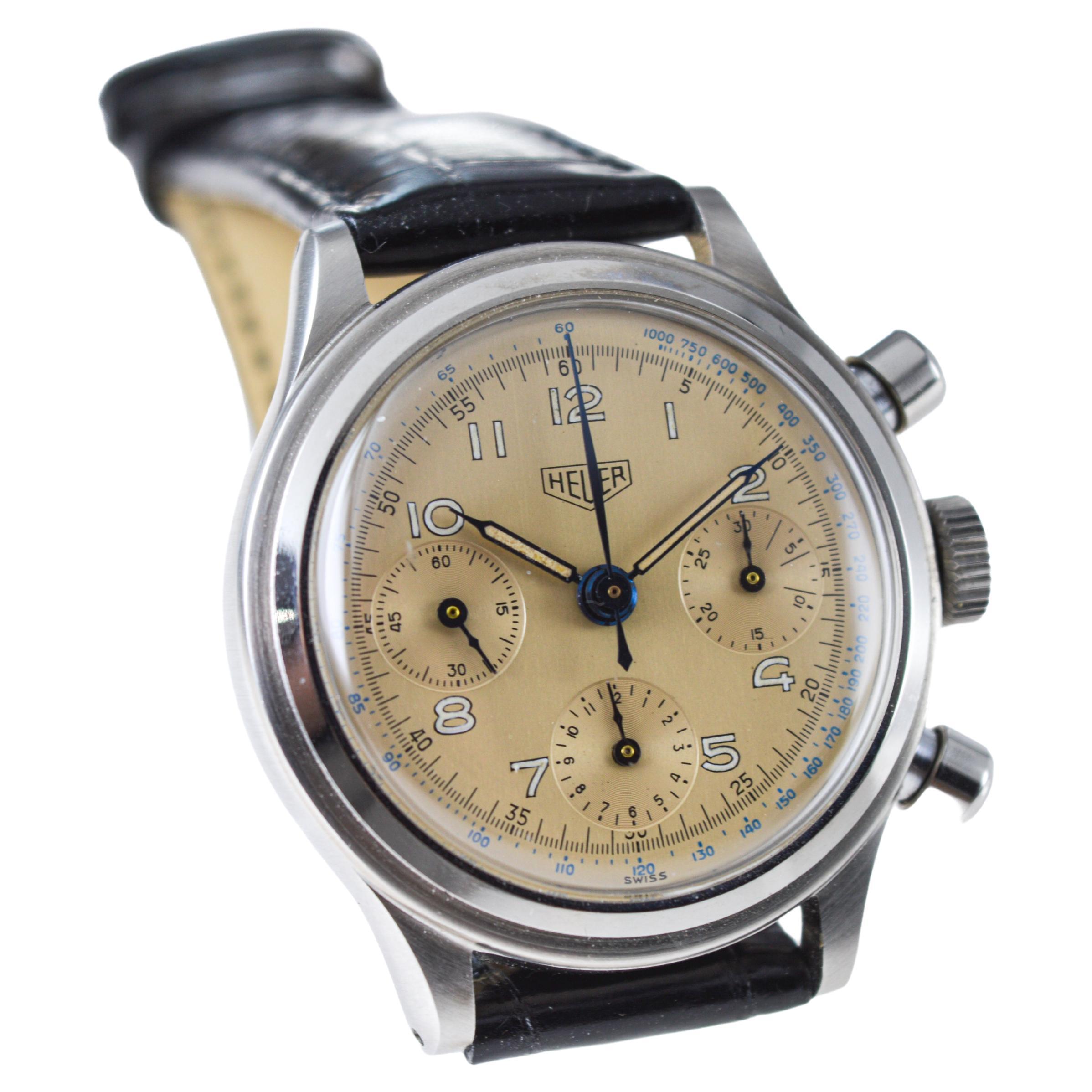 Montre chronographe manuelle Heuer en acier inoxydable étanche à trois registres en vente 1