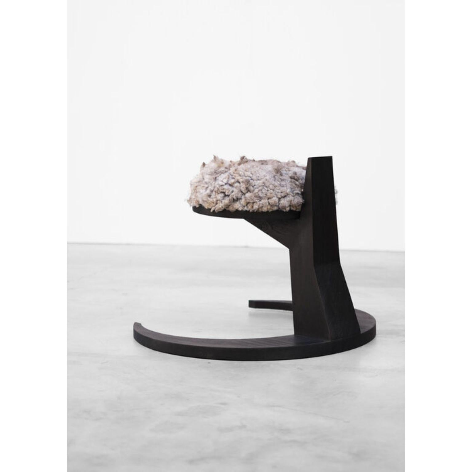 serpette black cowhide stool
