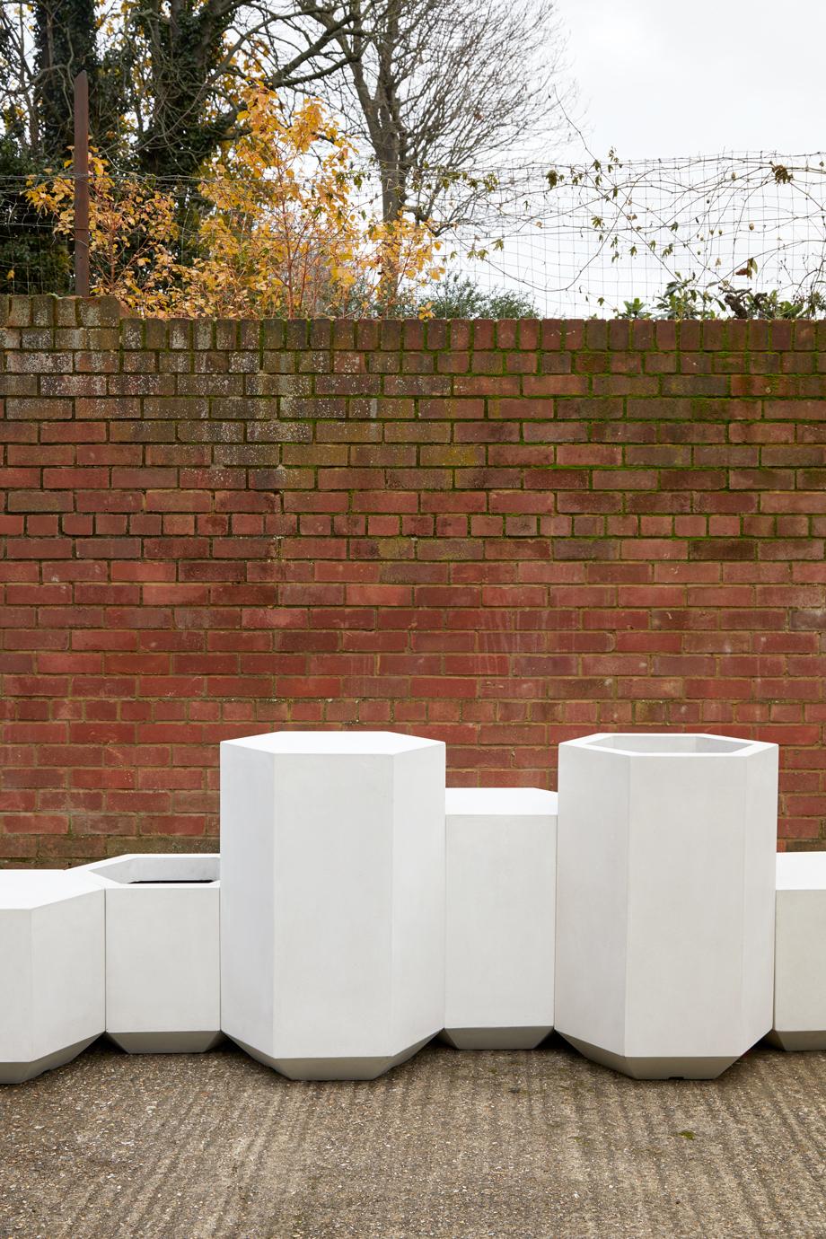 Hex-Block-Pflanzgefäß aus Beton für Innen- und Außenbereich, 58 cm hoch im Angebot 3