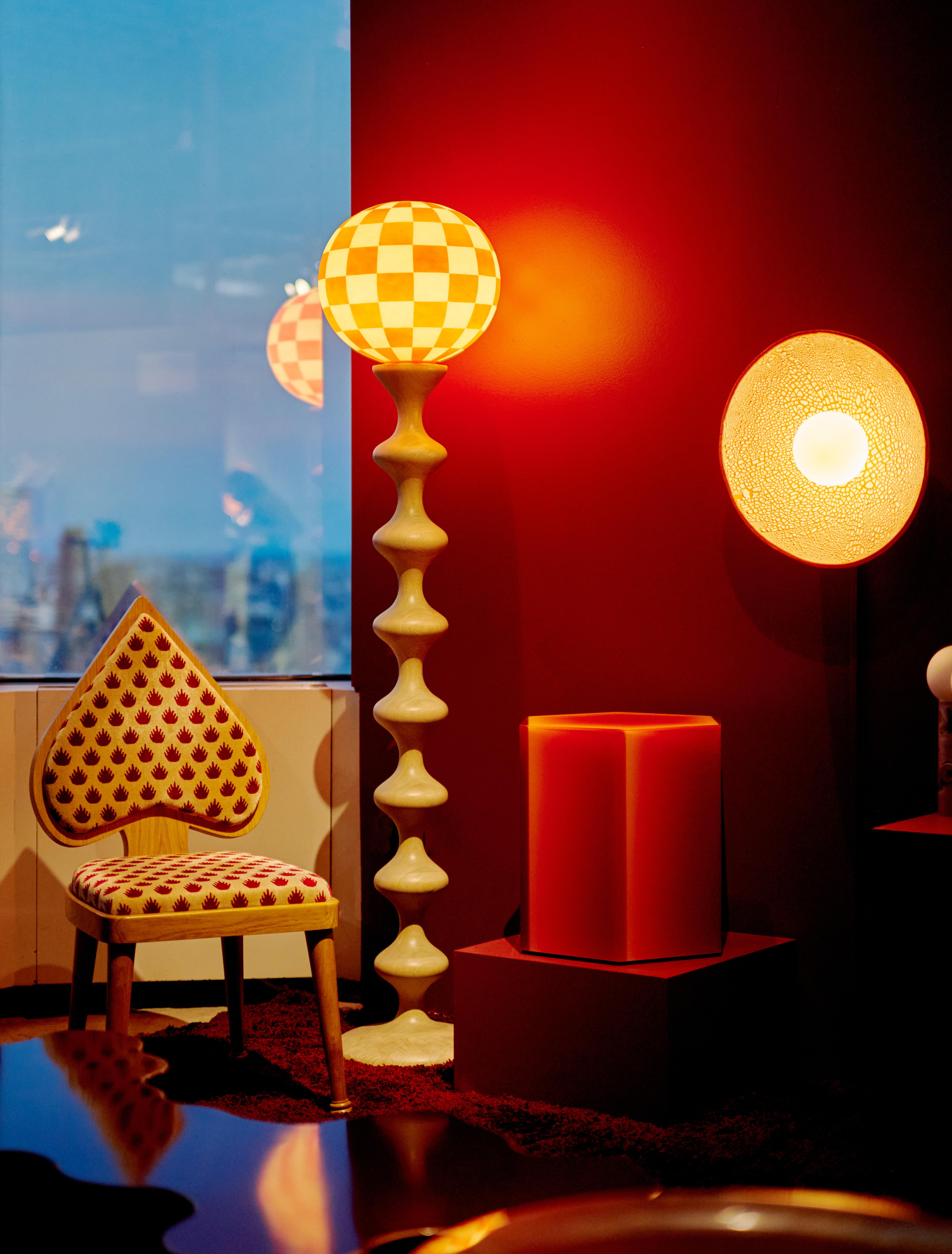 Hex Box Beistelltisch / Hocker aus Epoxidharz in Dunkelorange mit Farbverlauf von Facture (Moderne) im Angebot