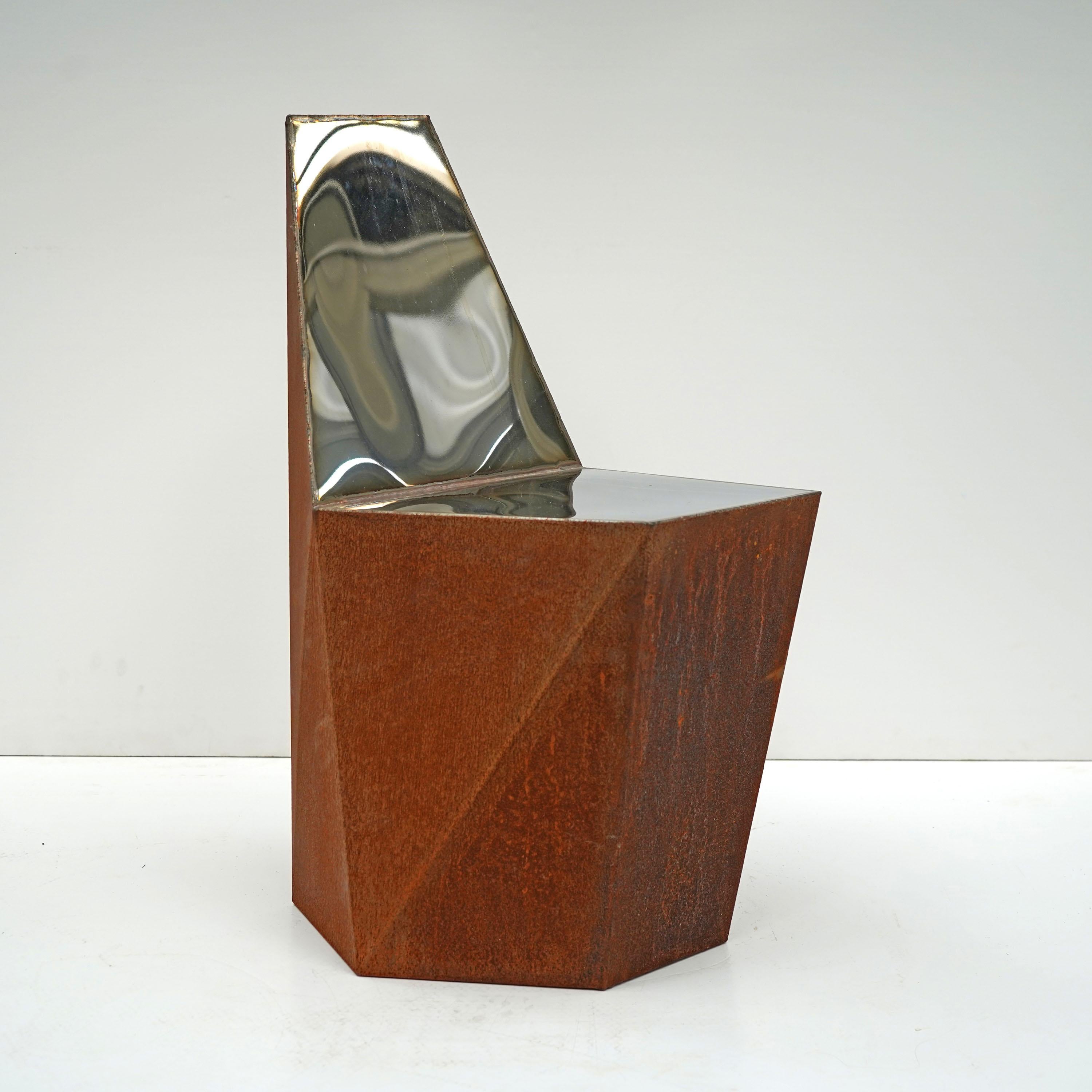 Silla Hex Corten de acero soldado y acero inoxidable pulido espejo de Julian Mayor Acero inoxidable en venta