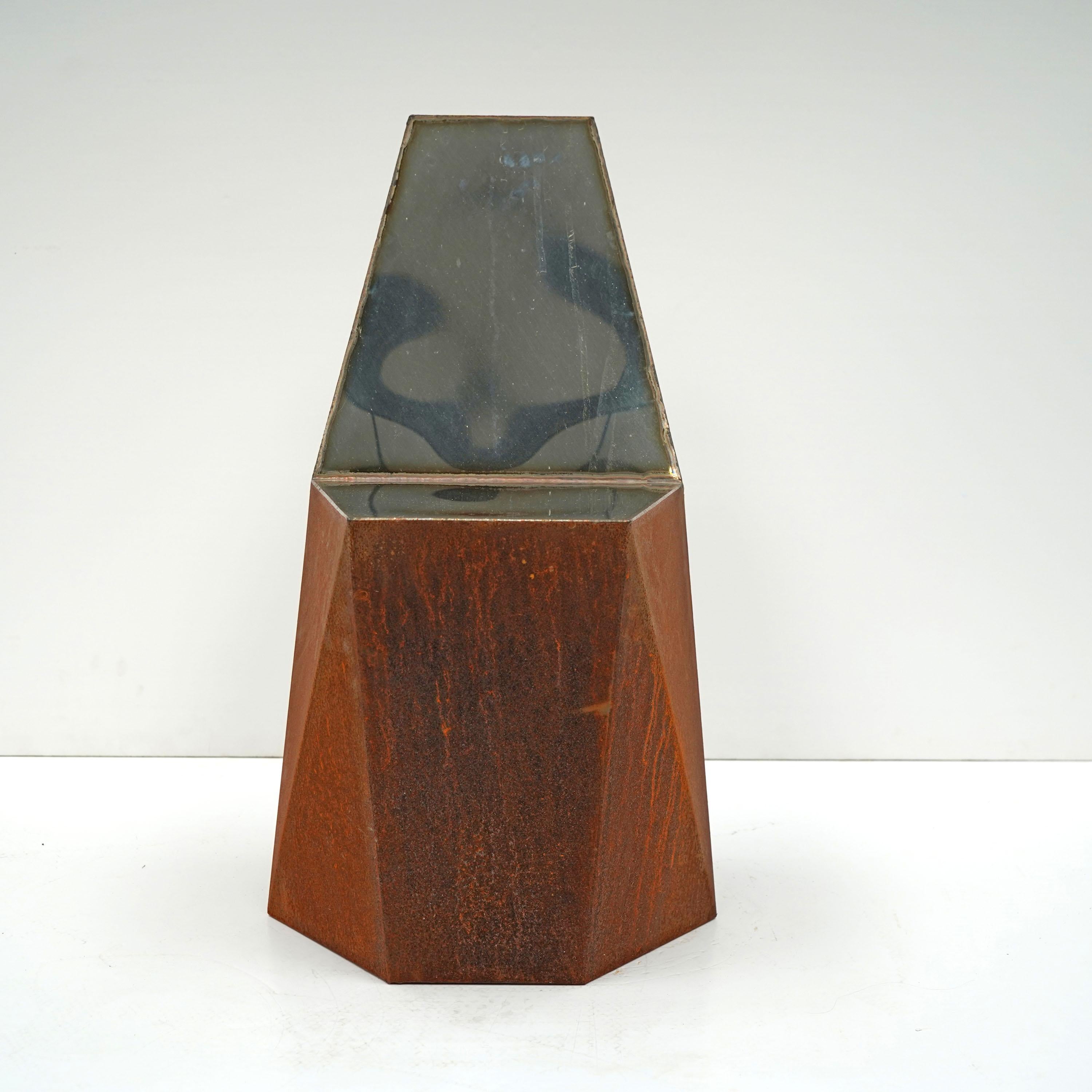 Silla Hex Corten de acero soldado y acero inoxidable pulido espejo de Julian Mayor en venta 1